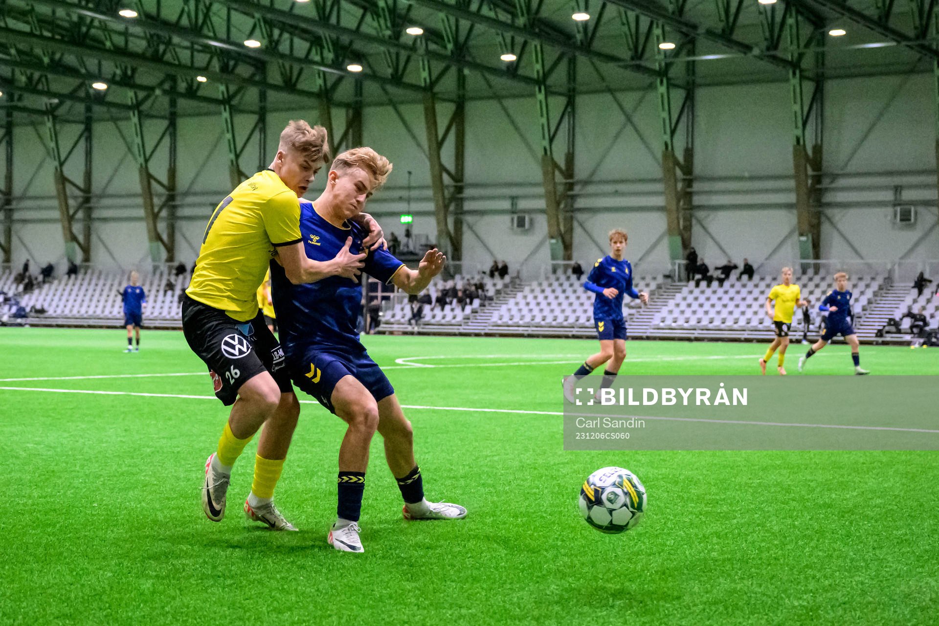 Mjällbys Lucas Nennesson och Bröndbys Philip Søndergaard