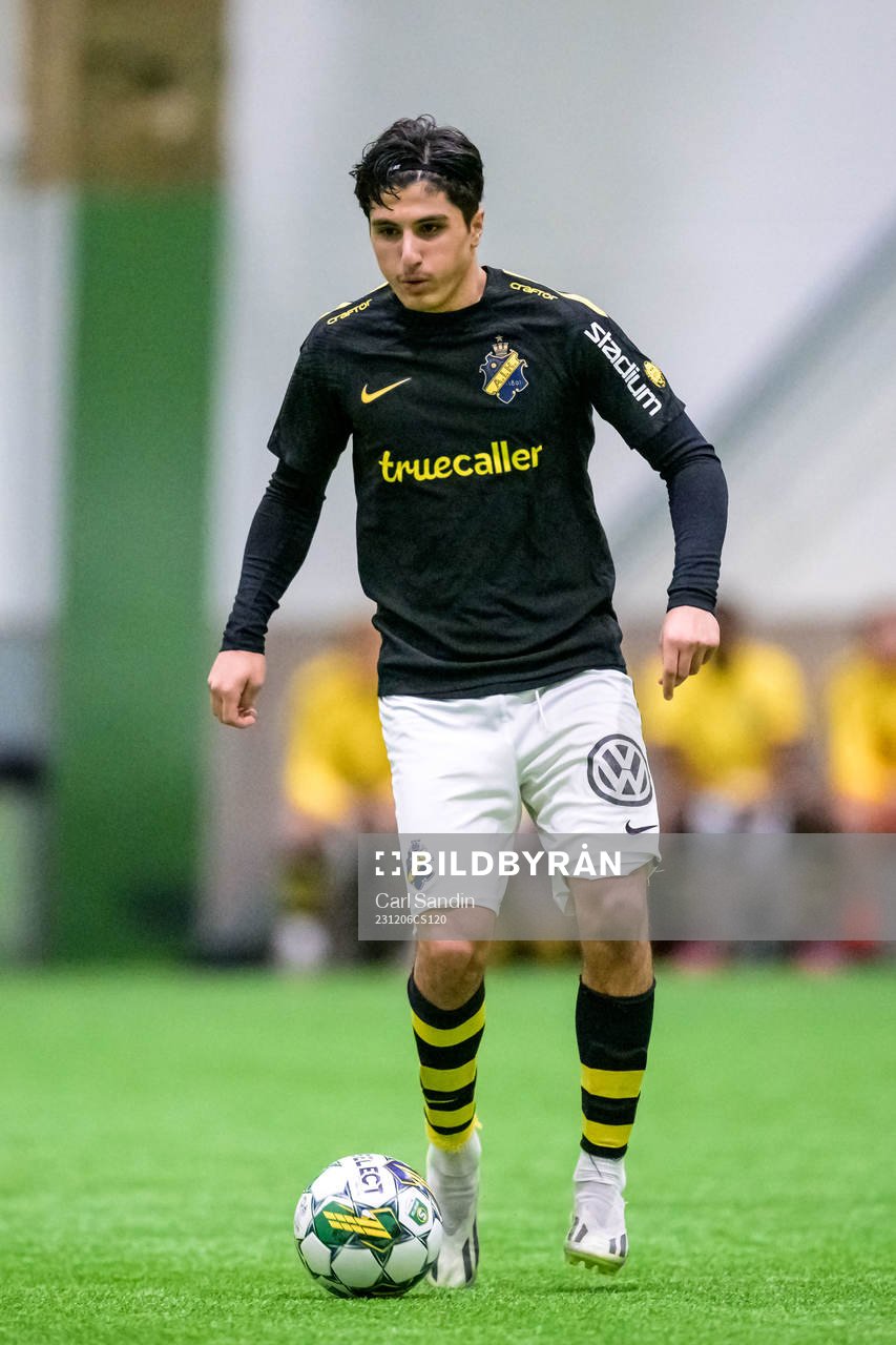 AIKs Kawa Sulaiman under fotbollsmatchen i Skandinaviska Mästerskapen mellan AIK och Odense den 6 december 2023 i Borås. 