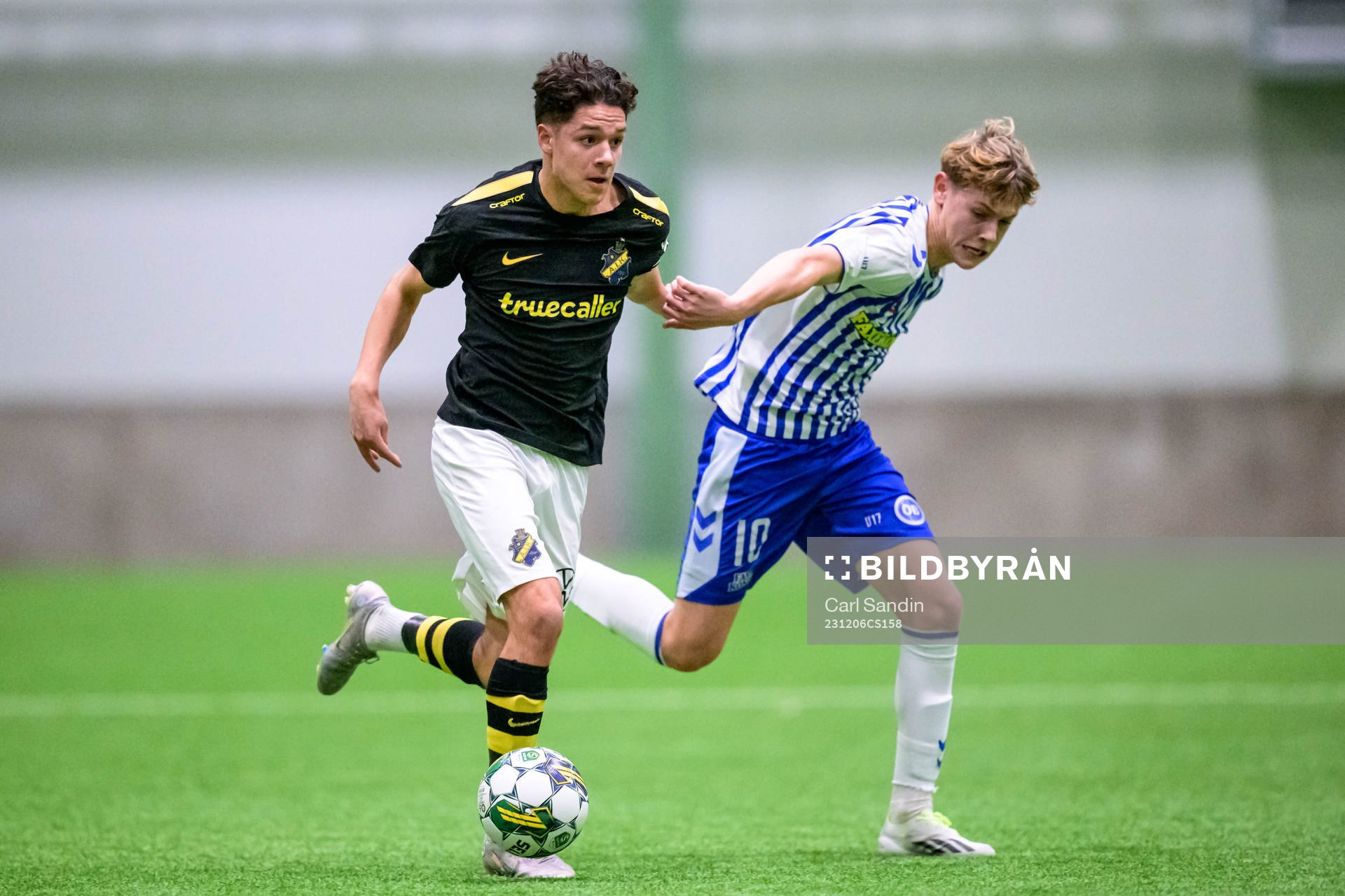 AIKs Charlie Pavey och Odenses Viktor Bender