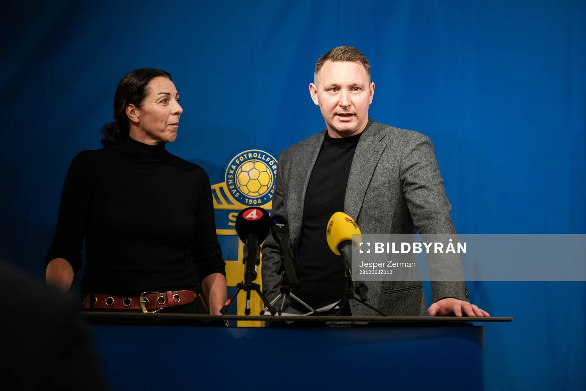 Andrea Möllerberg, Generalsekreterare för Svenska Fotbollförbundet och Kim Källström under en presskonferens anordnad av Svenska Fotbollförbundet den 6 december 2023 i Stockholm.