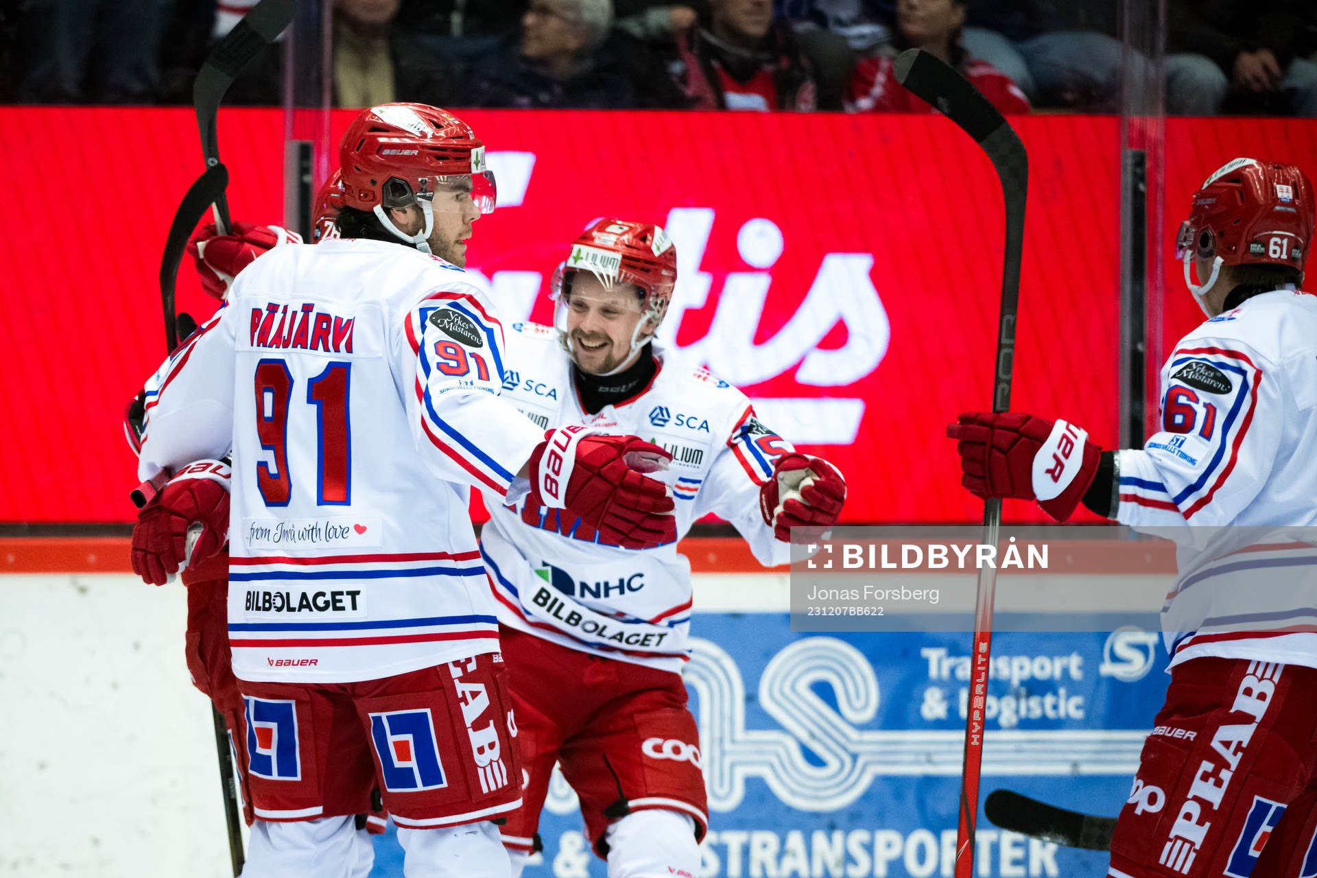 Timrås Robin Hanzl (ej i bild) jublar med Magnus