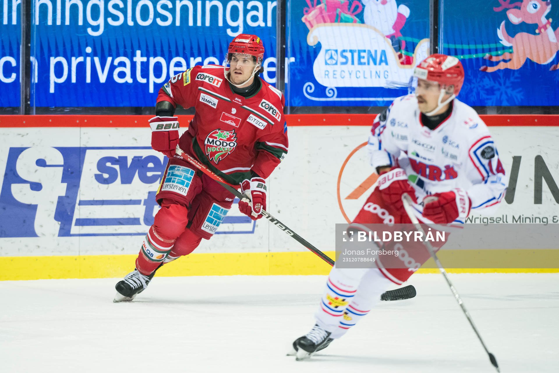 MoDos Daniel Brickley och Timrås Emil Pettersson