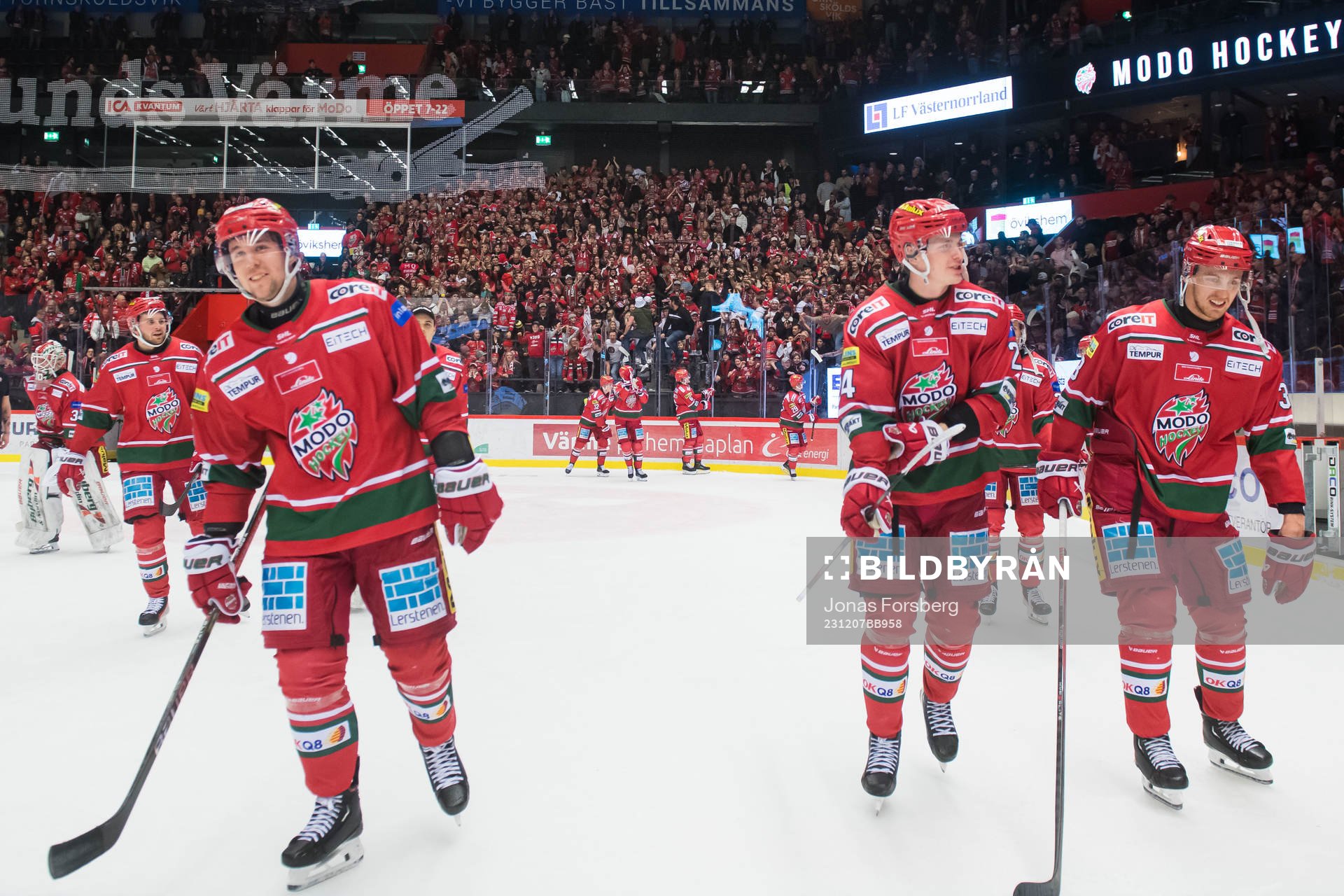 MoDo jublar med supportrar