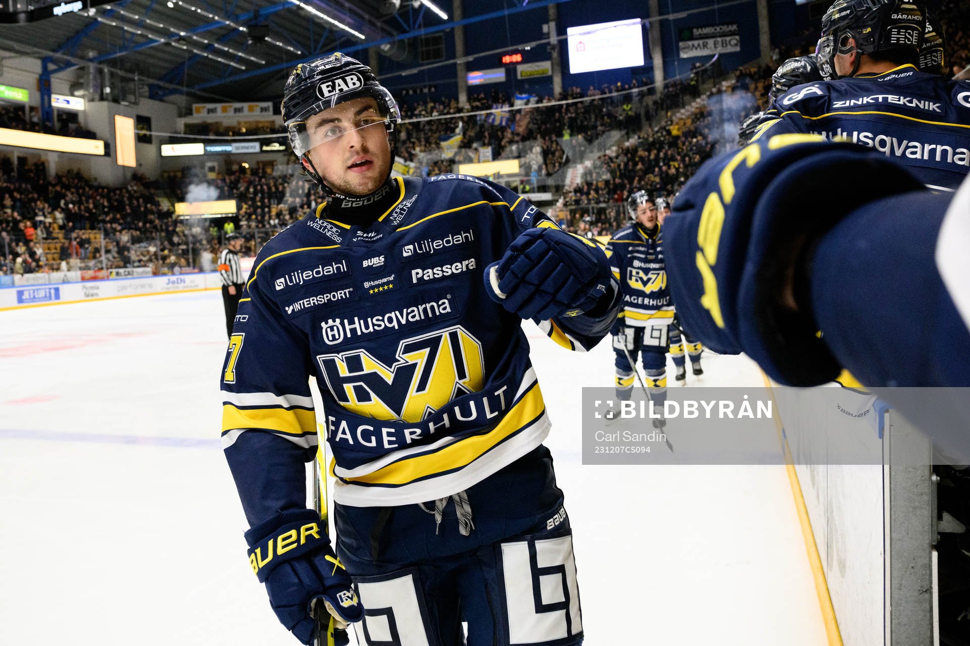 HV71s Robert Nardella jublar