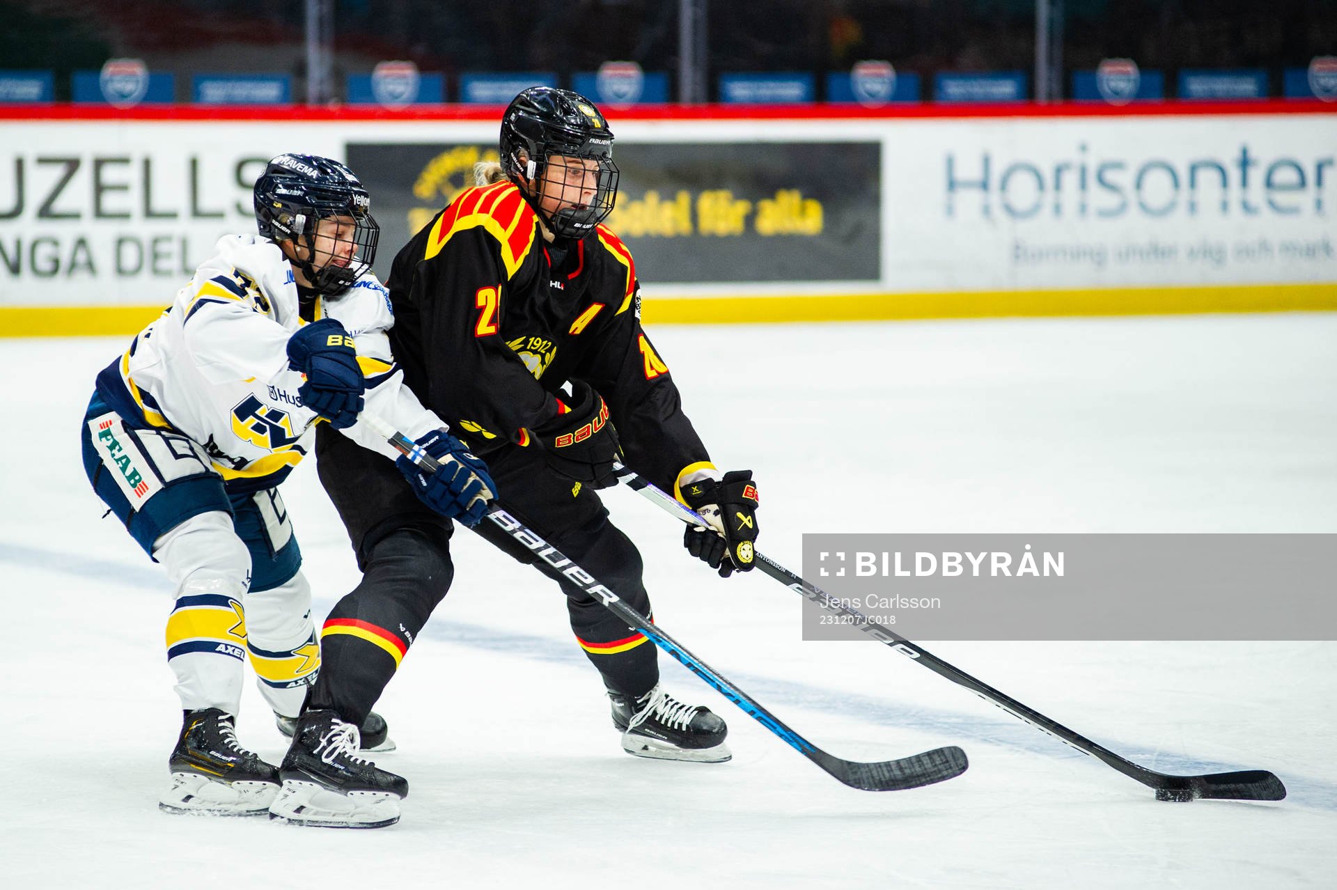 HV71s Kiira Yrjänen och Brynäs Jenny Antonsson