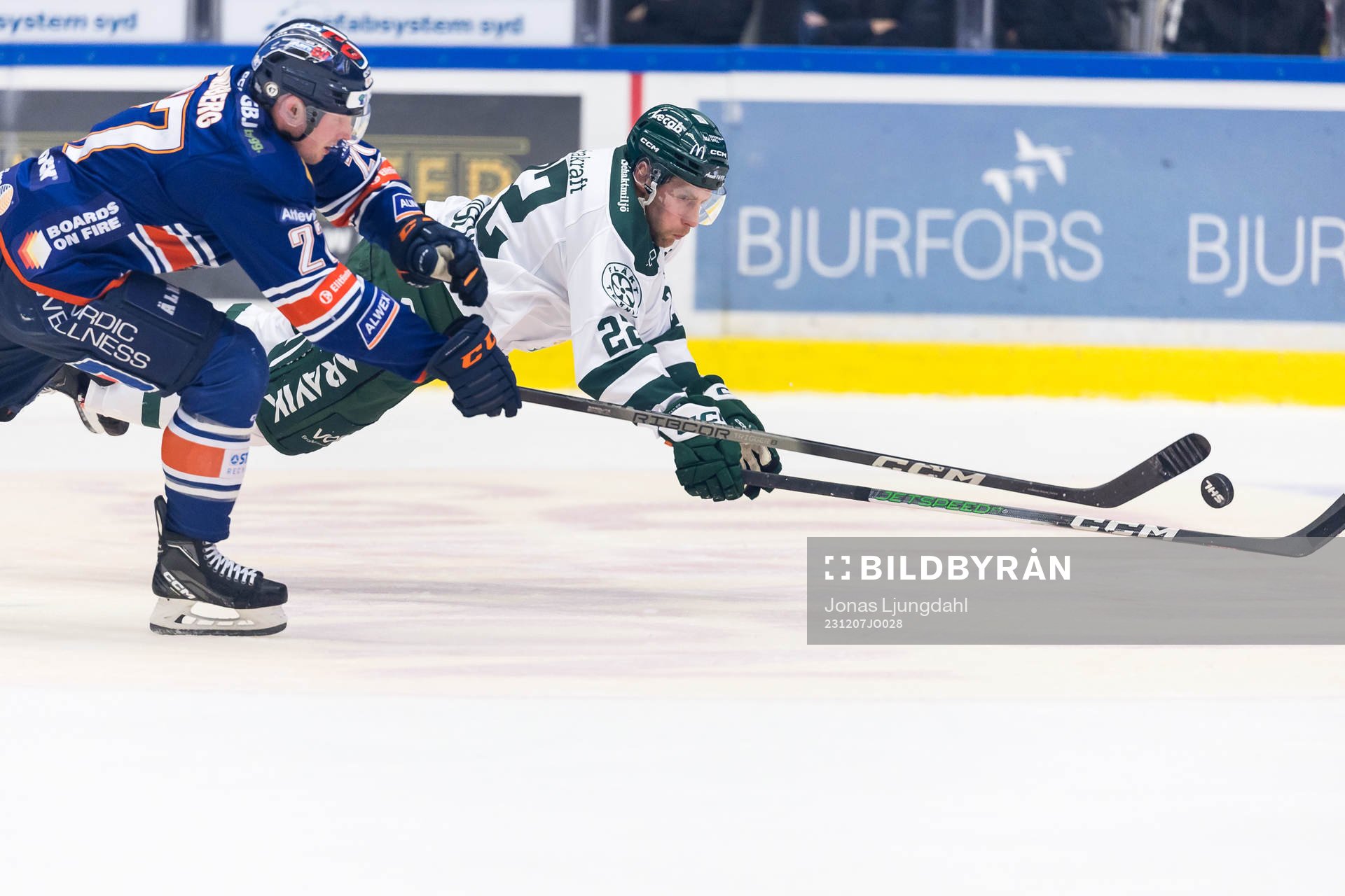 Växjö Lakers HCs Martin Lundberg och Färjestad BKs Per