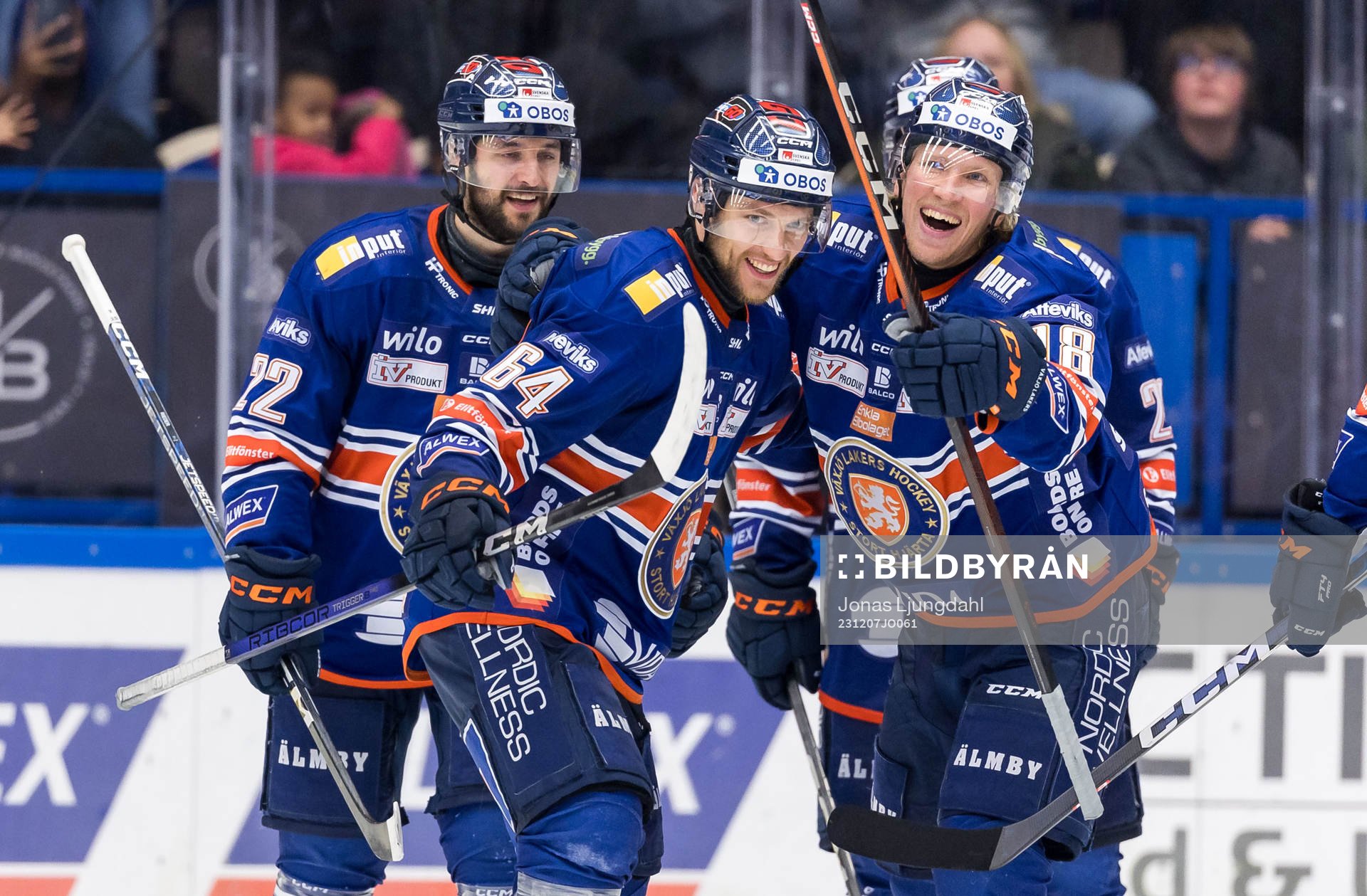 Växjö Lakers HCs Eric Martinsson och Marcus Sylvegård