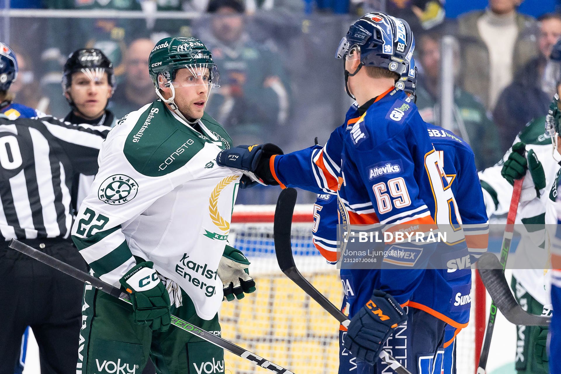 Irriterat mellan Färjestads Per Åslund och Växjös Jakub