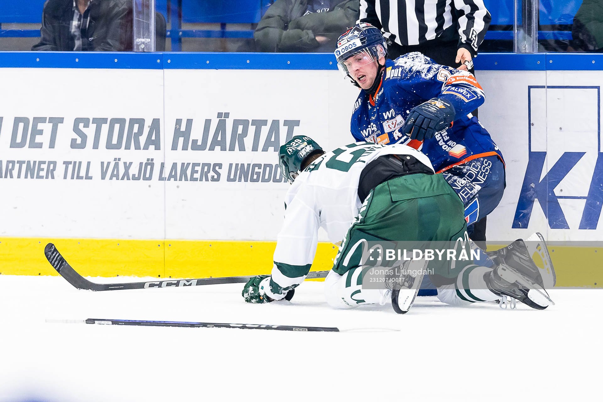 Färjestads Lucas Forsell och Växjös Martin Lundberg