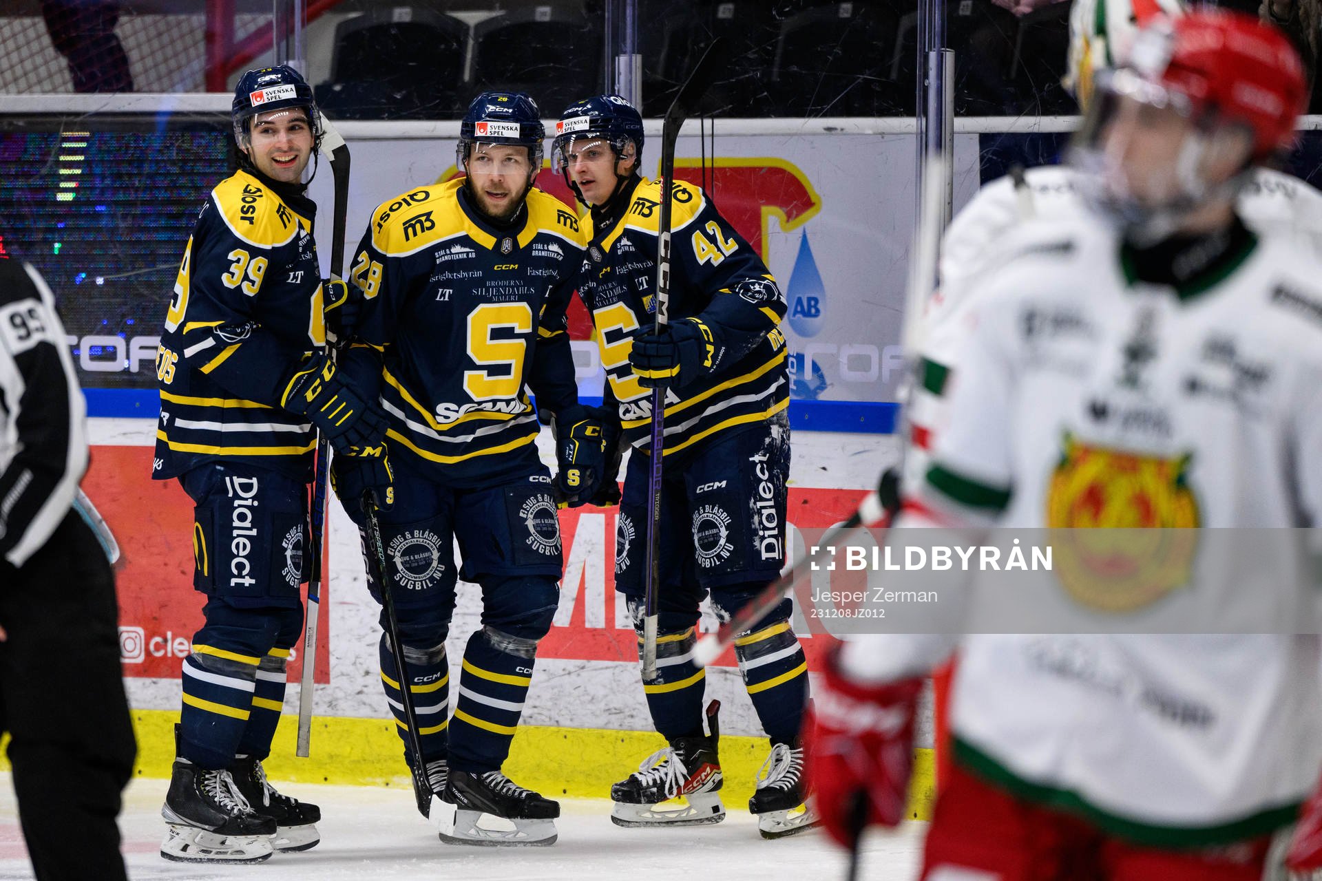Södertäljes Emil Alba jublar