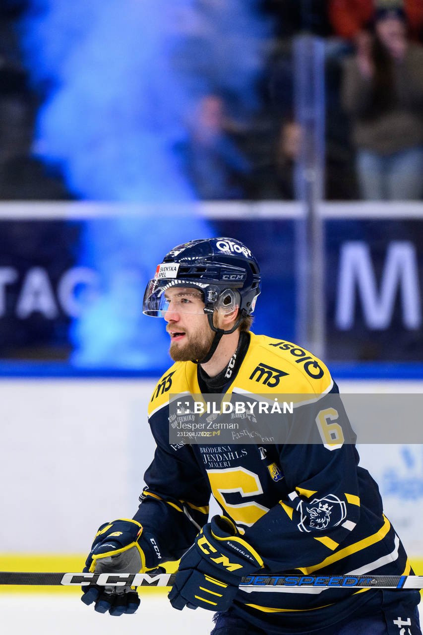 Södertäljes Olli Vainio jublar