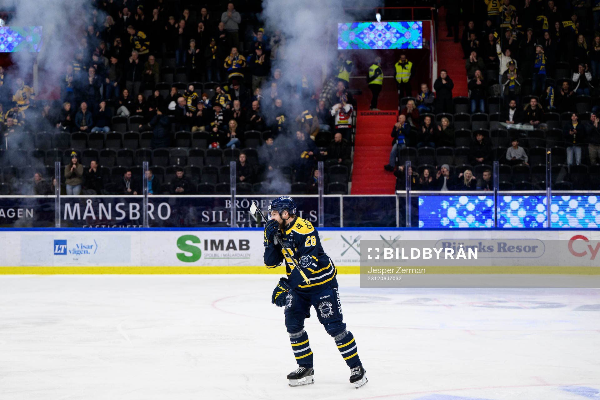 Södertäljes Emil Alba jublar
