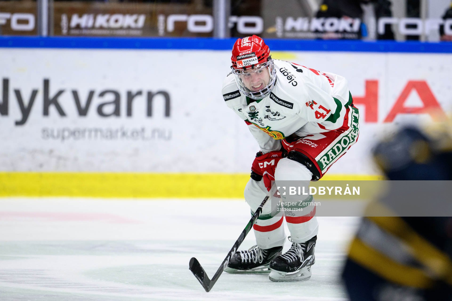 Moras Joseph Berger lämnar planen
