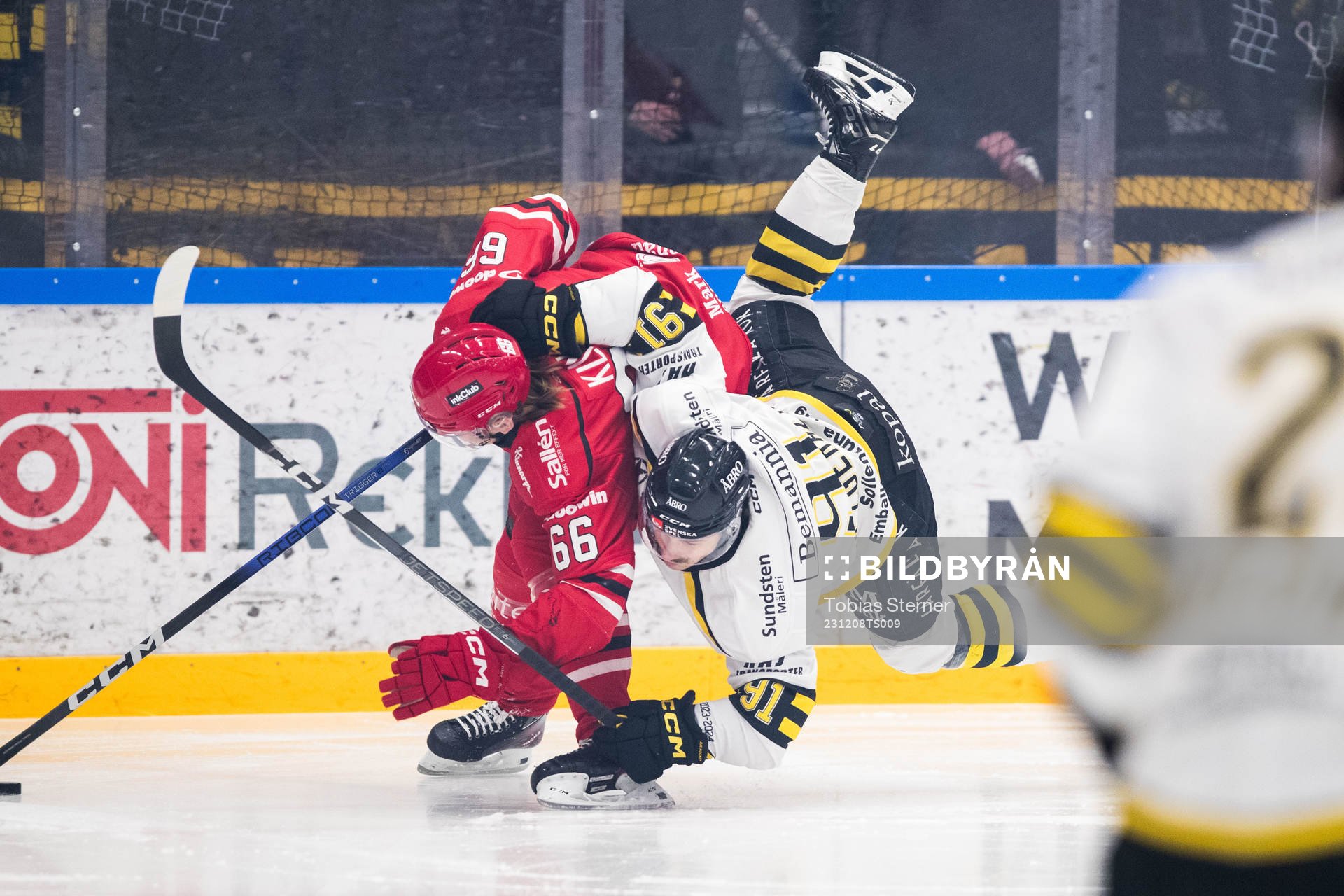 AIKs Gerry Fitzgerald och Almtunas Anton Klint