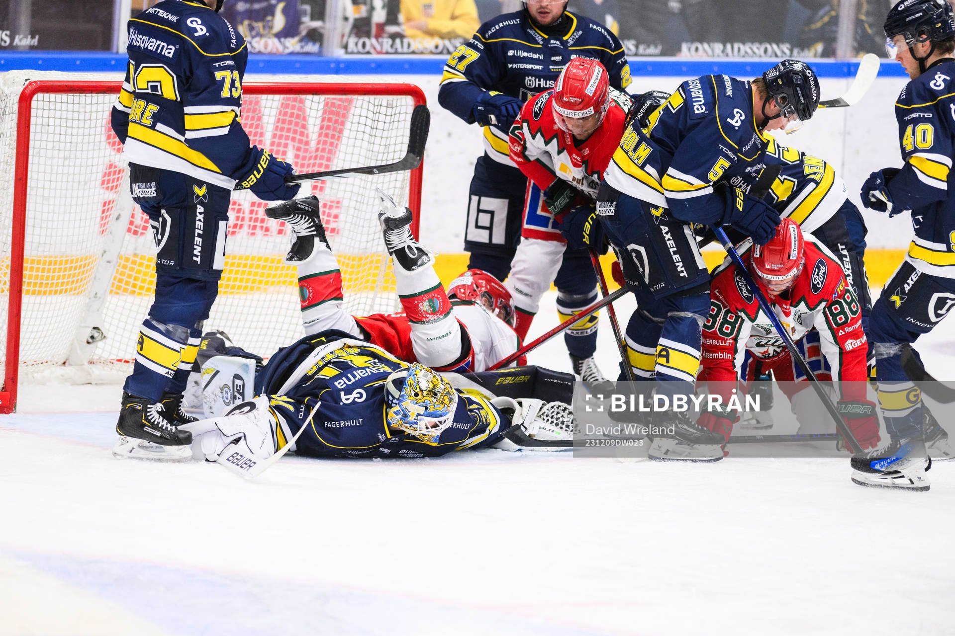 Stökigt framför HV71s målvakt Joni Ortio