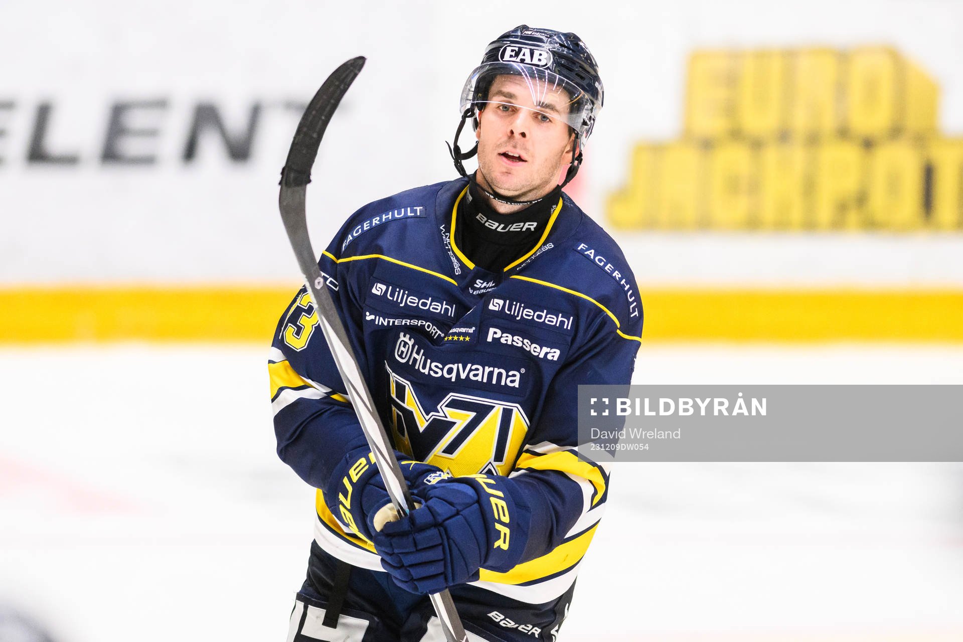 HV71s Nicholas Shore jublar