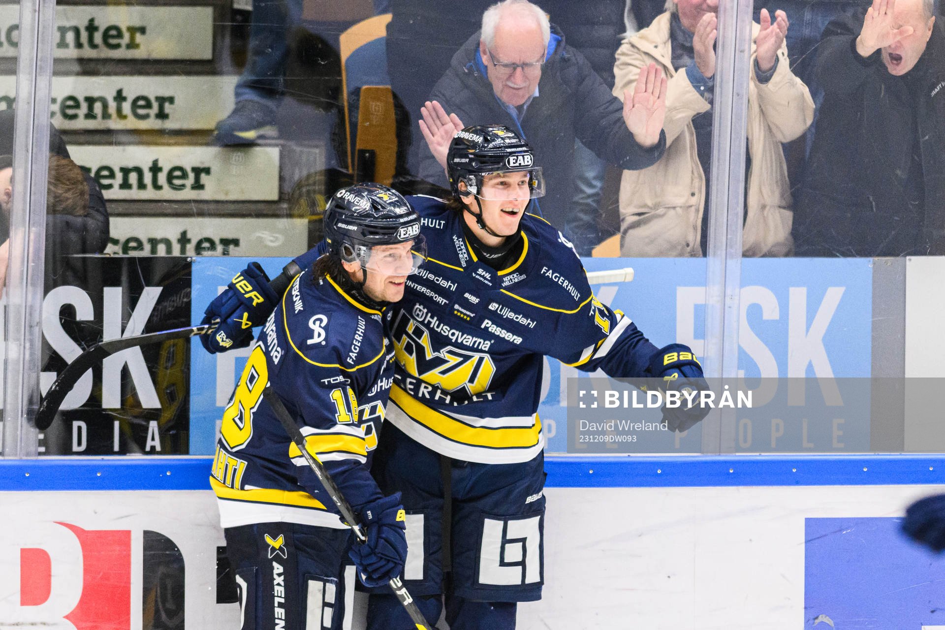 HV71s Kalle Maalahti  HV71s Henrik Borgström  jublar eter