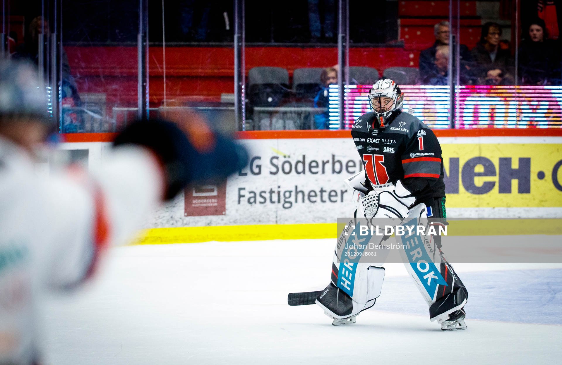 Örebros målvakt Jhonas Enroth lämnar målet