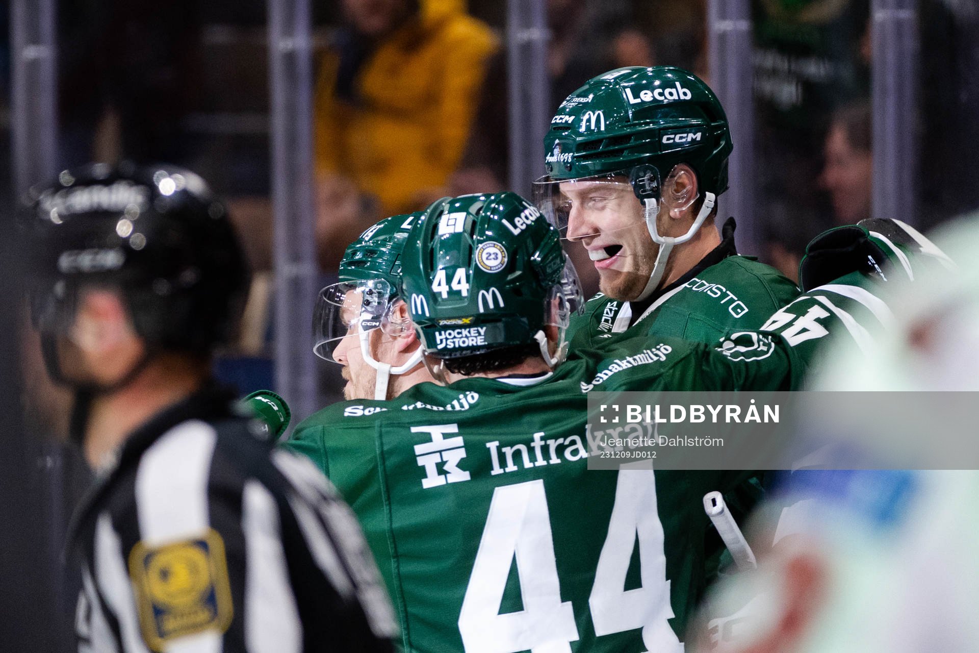 Färjestads Victor Ejdsell jublar