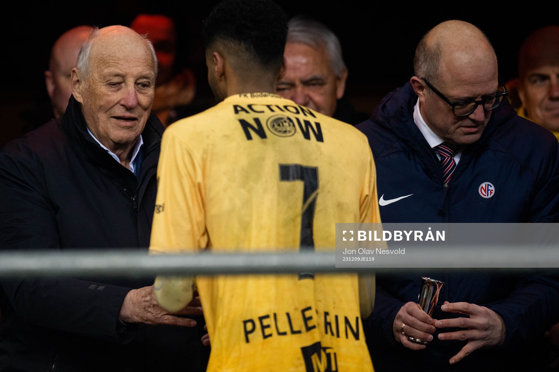 King Harald V of Norway and Amahl Pellegrino of Bodø/Glimt