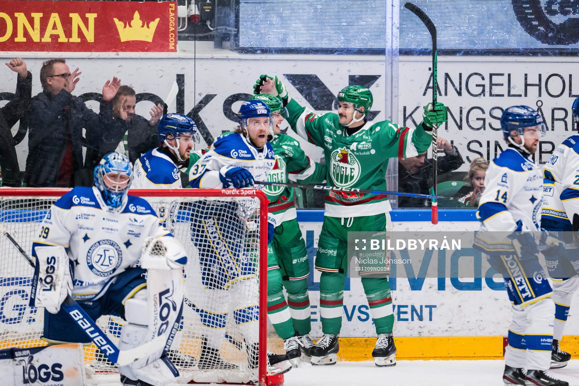 Rögles Henry Bowlby och Brady Ferguson jublar