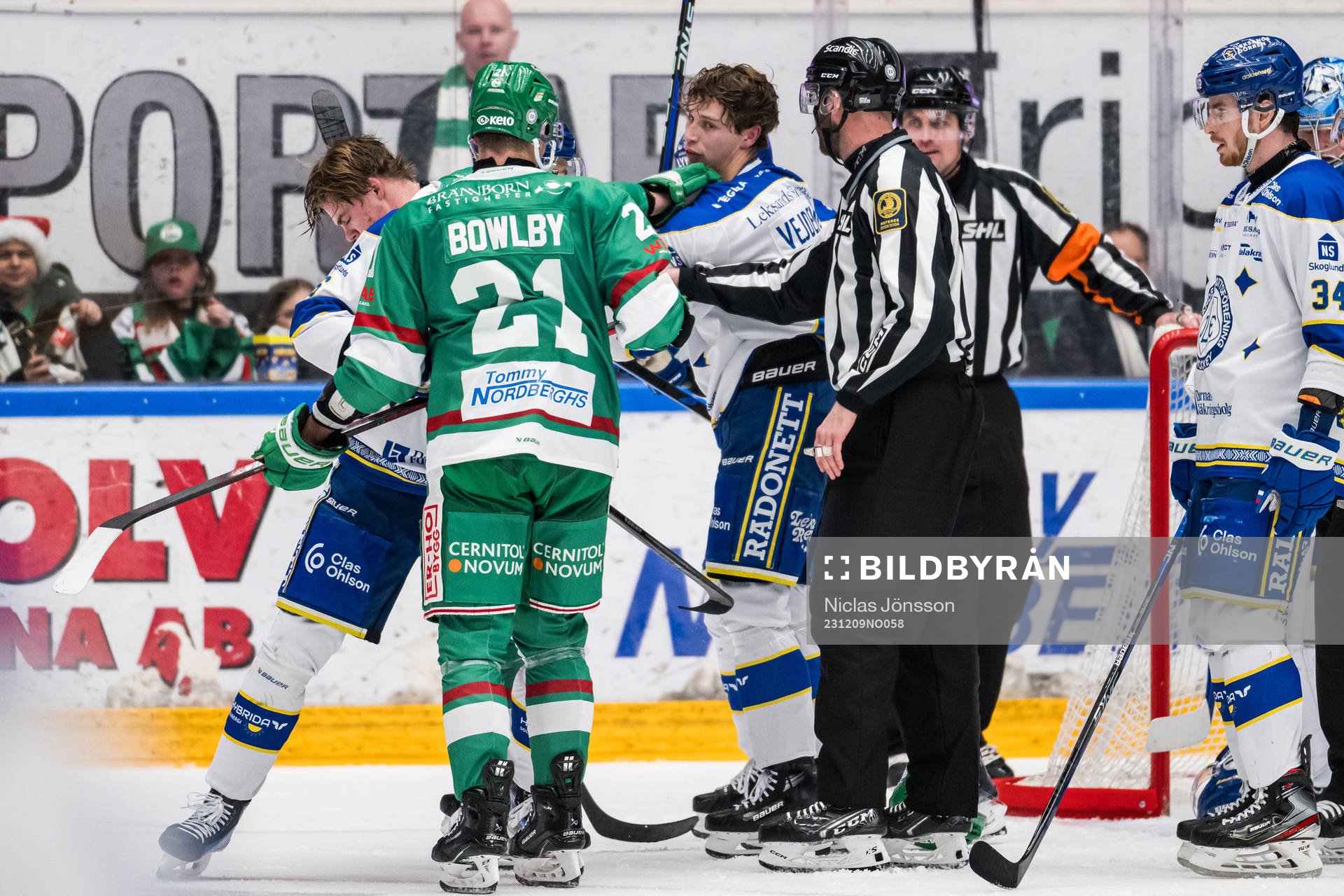 Rögles Oskar Pettersson i bråk med Leksands Lukas Vejdemo