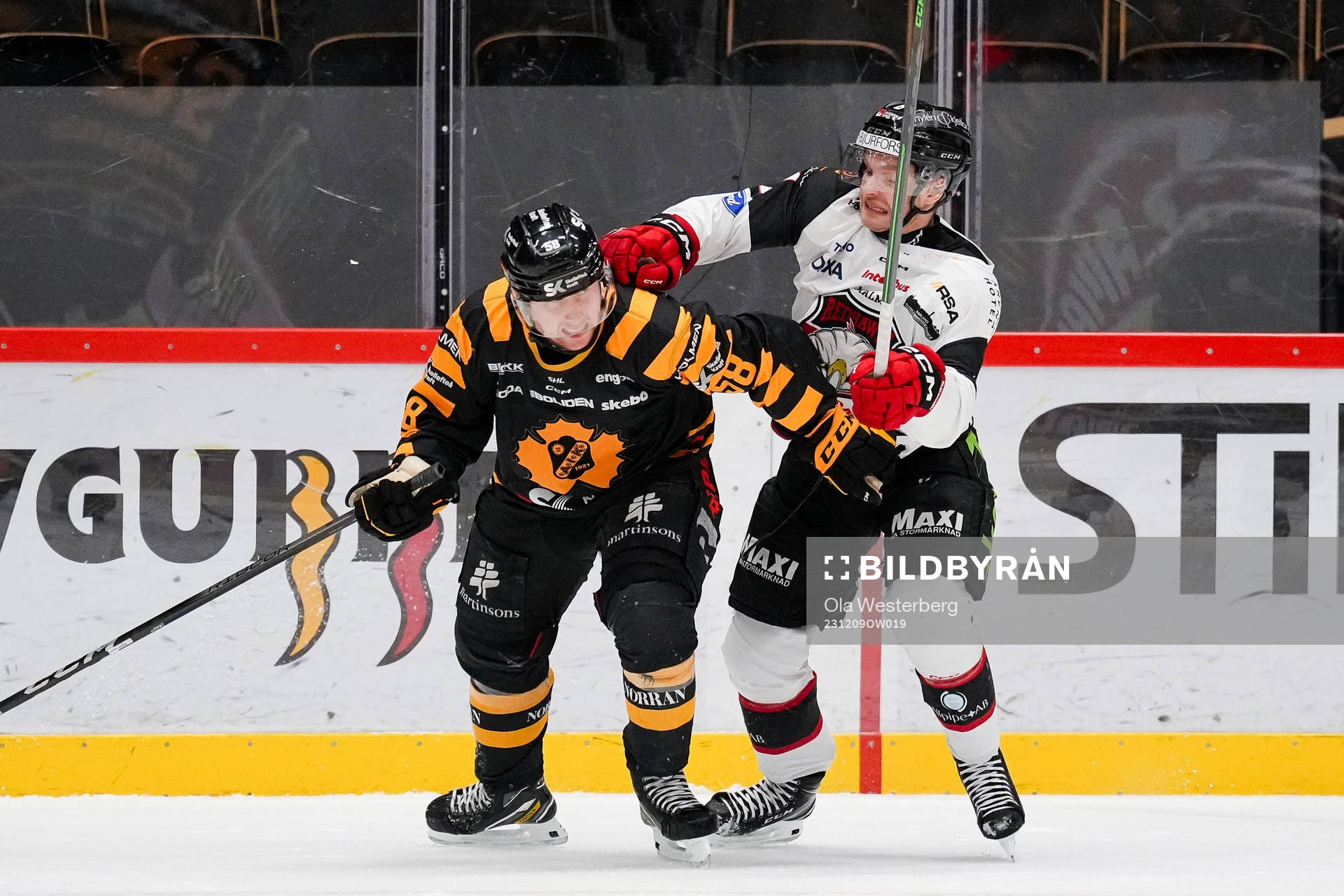 Skellefteås Oskar Nilsson och Malmö Redhawks Johan