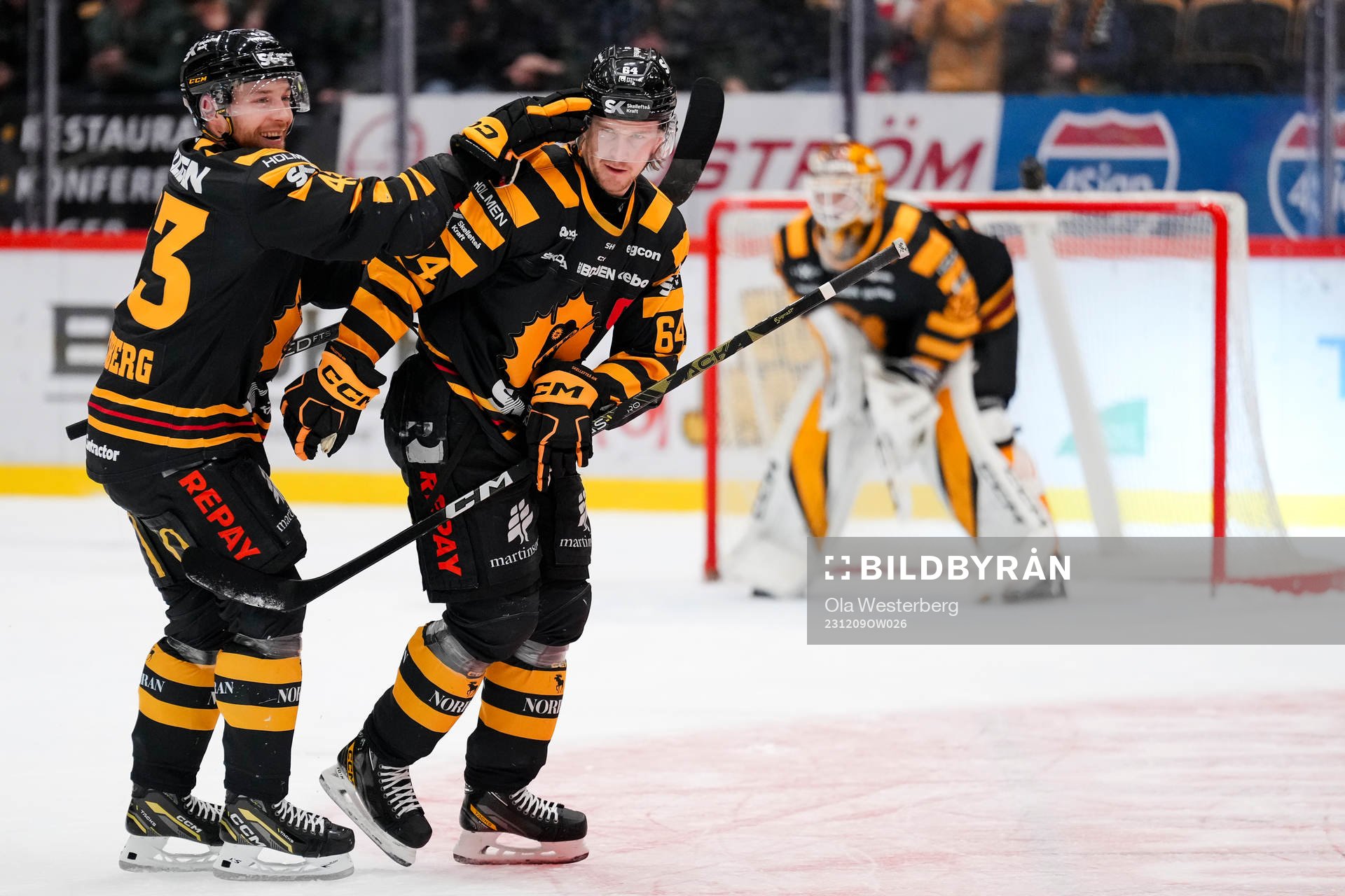 Skellefteås Filip Sandberg och Jonathan Pudas jublar