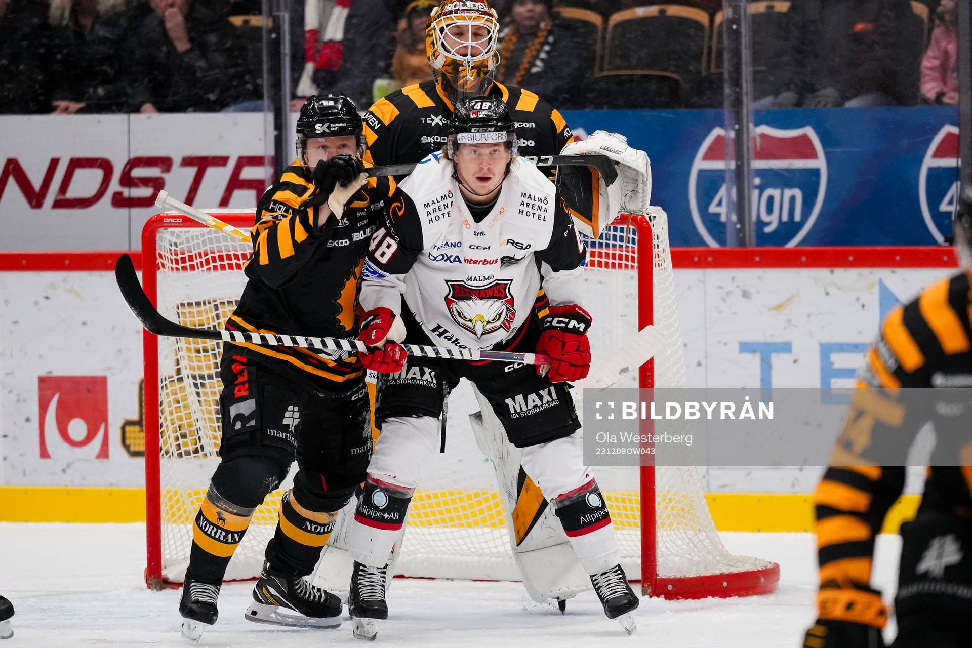 Skellefteås Oskar Nilsson och målvakt Linus Söderström