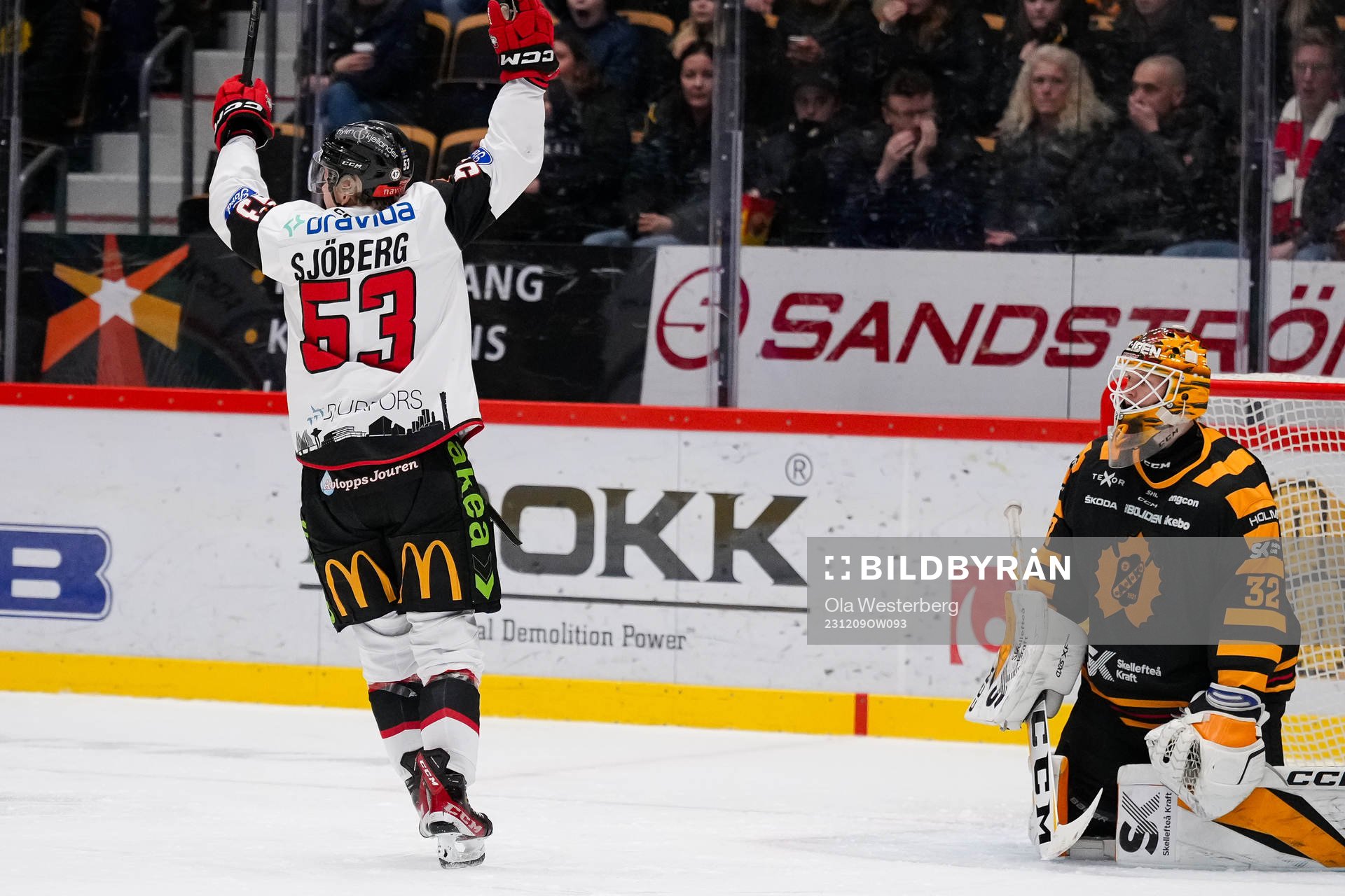 Malmö Redhawks Albert Sjöberg jublar