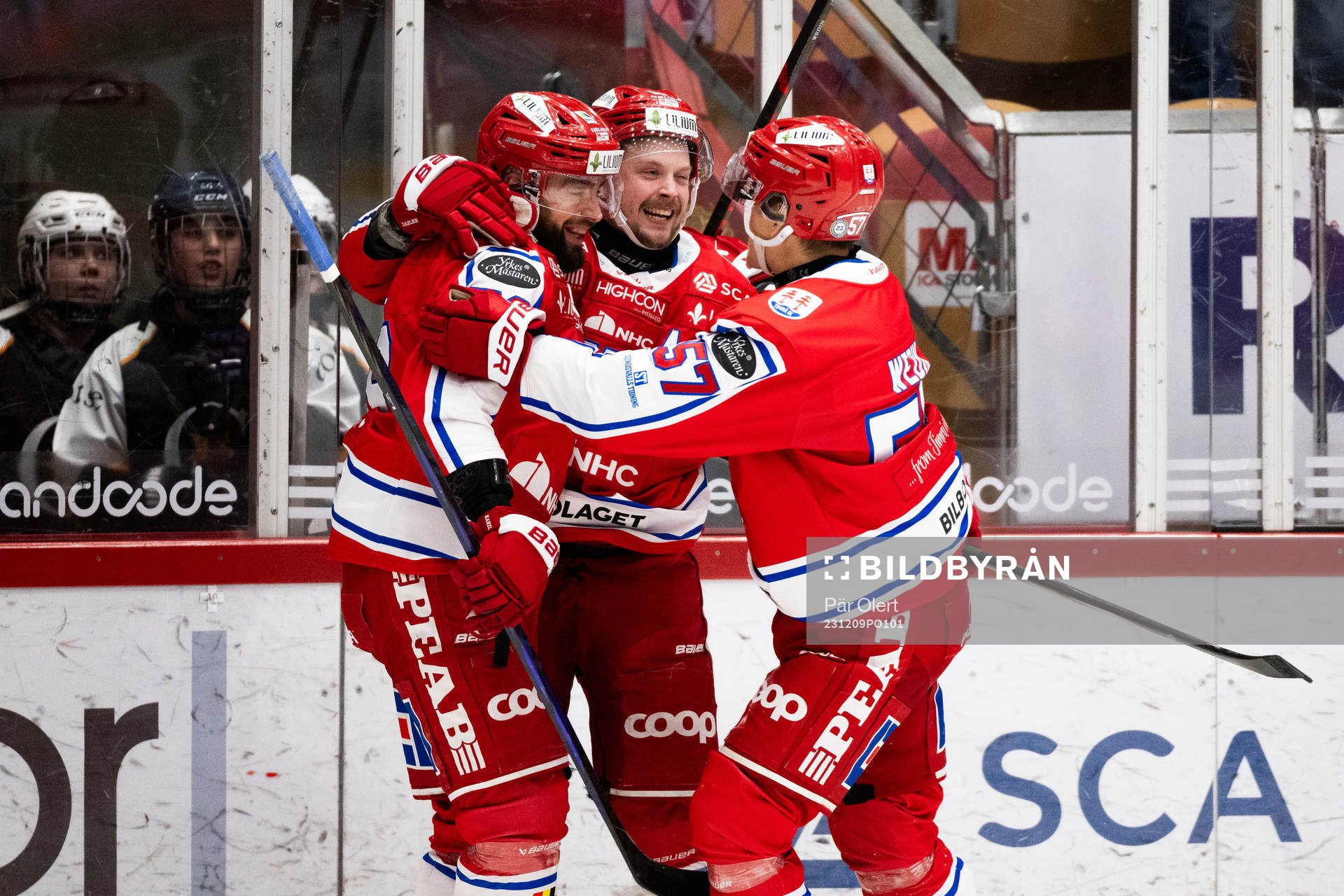 Timrås Jonathan Dahlén, Robin Hanzl och Anton Wedin jublar