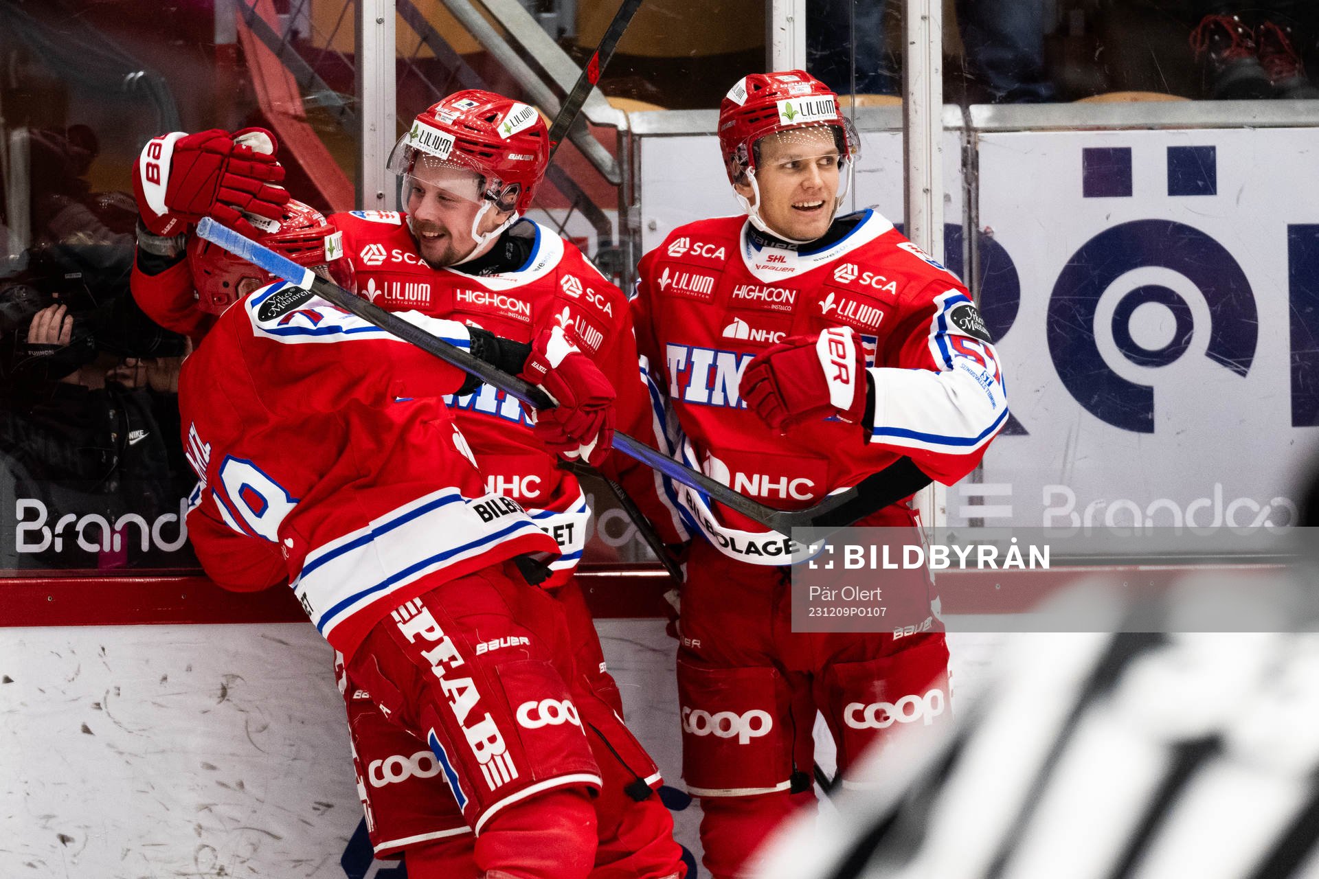 Timrås Jonathan Dahlén, Robin Hanzl och Anton Wedin jublar