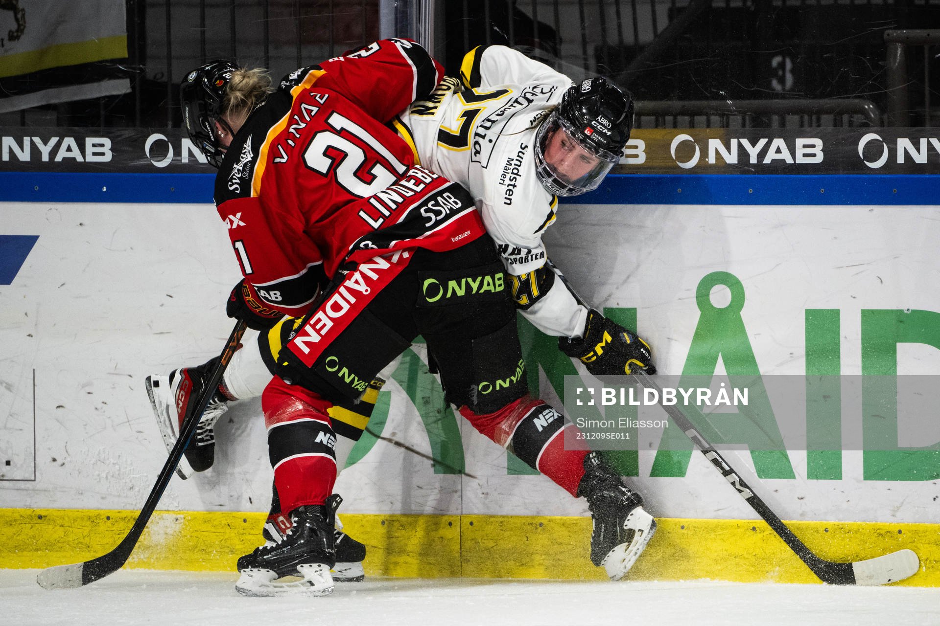Luleås Astrid Lindeberg och AIKs Rebecca Brown