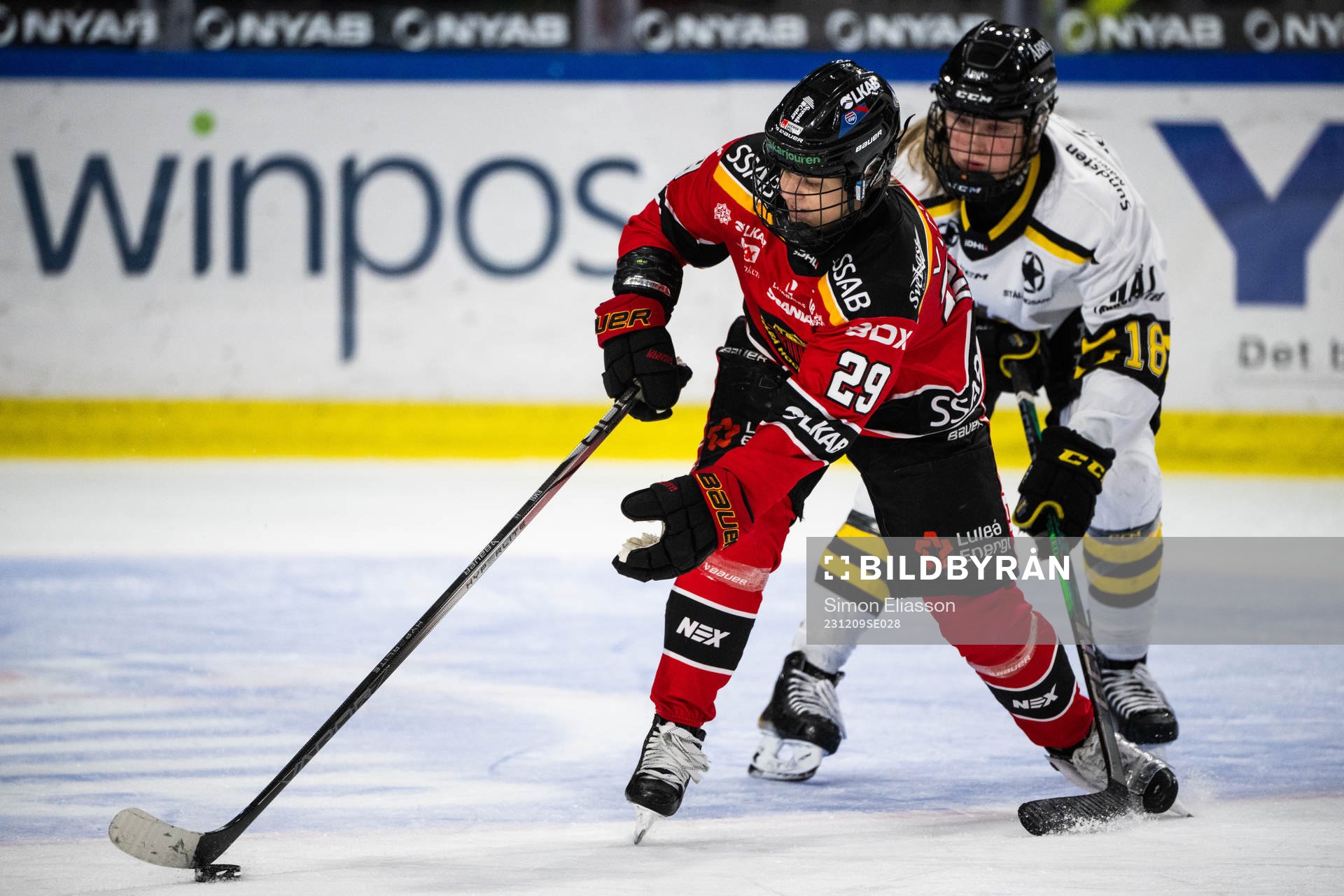 Luleås Emma Nordin och AIKs Isabelle Leijonhielm