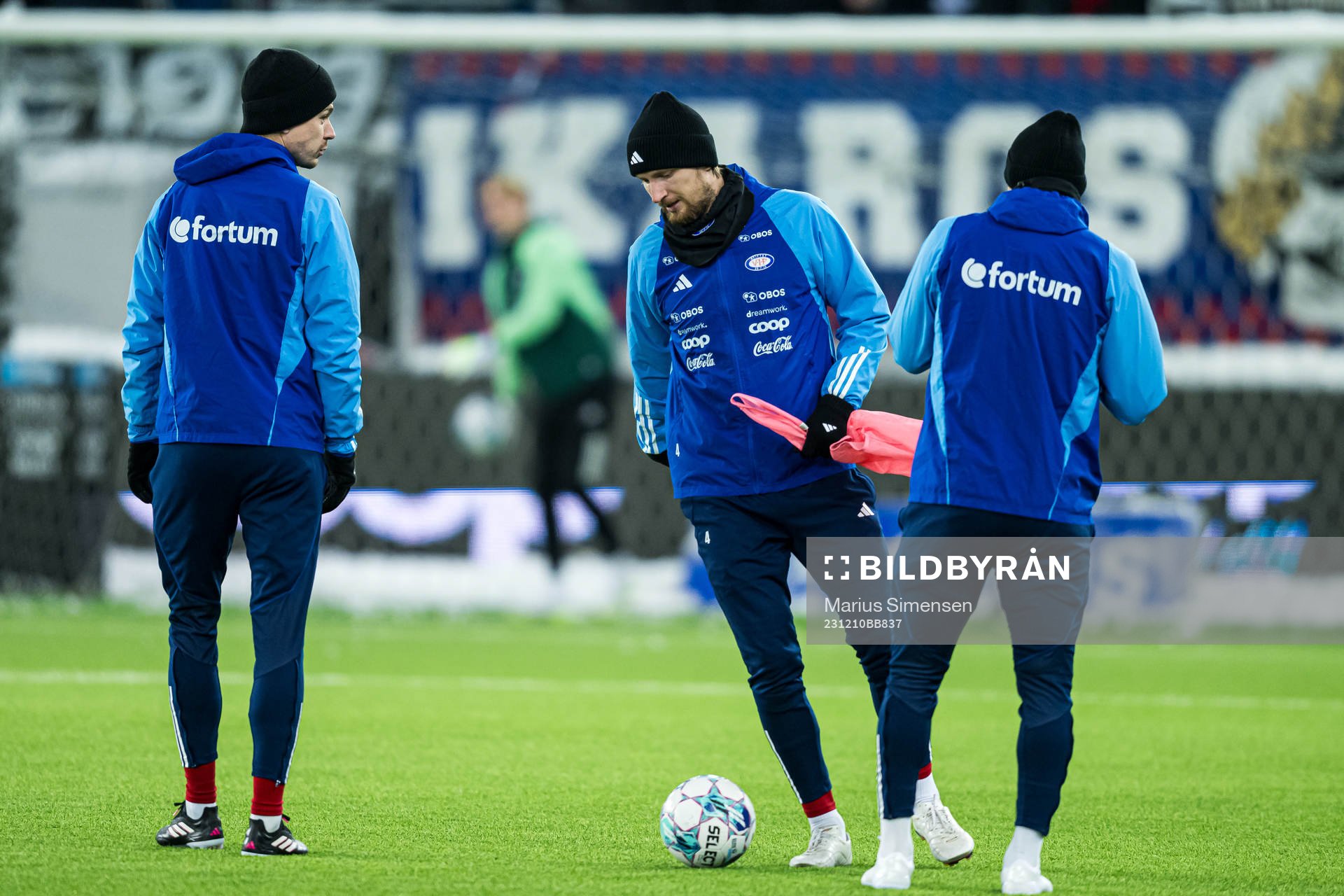 Stefan Strandberg of Vålerenga warms up