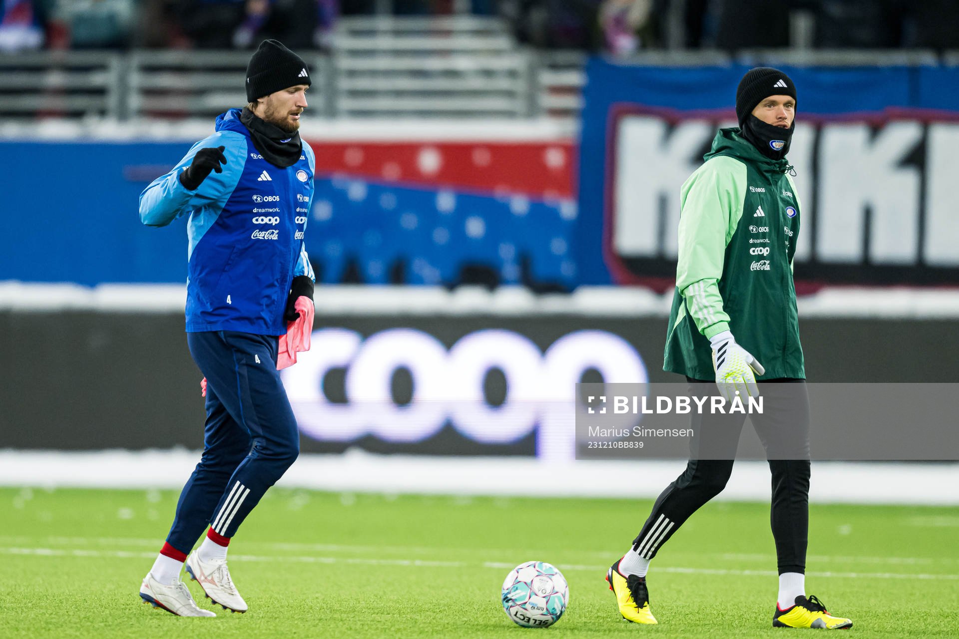 Stefan Strandberg of Vålerenga warms up