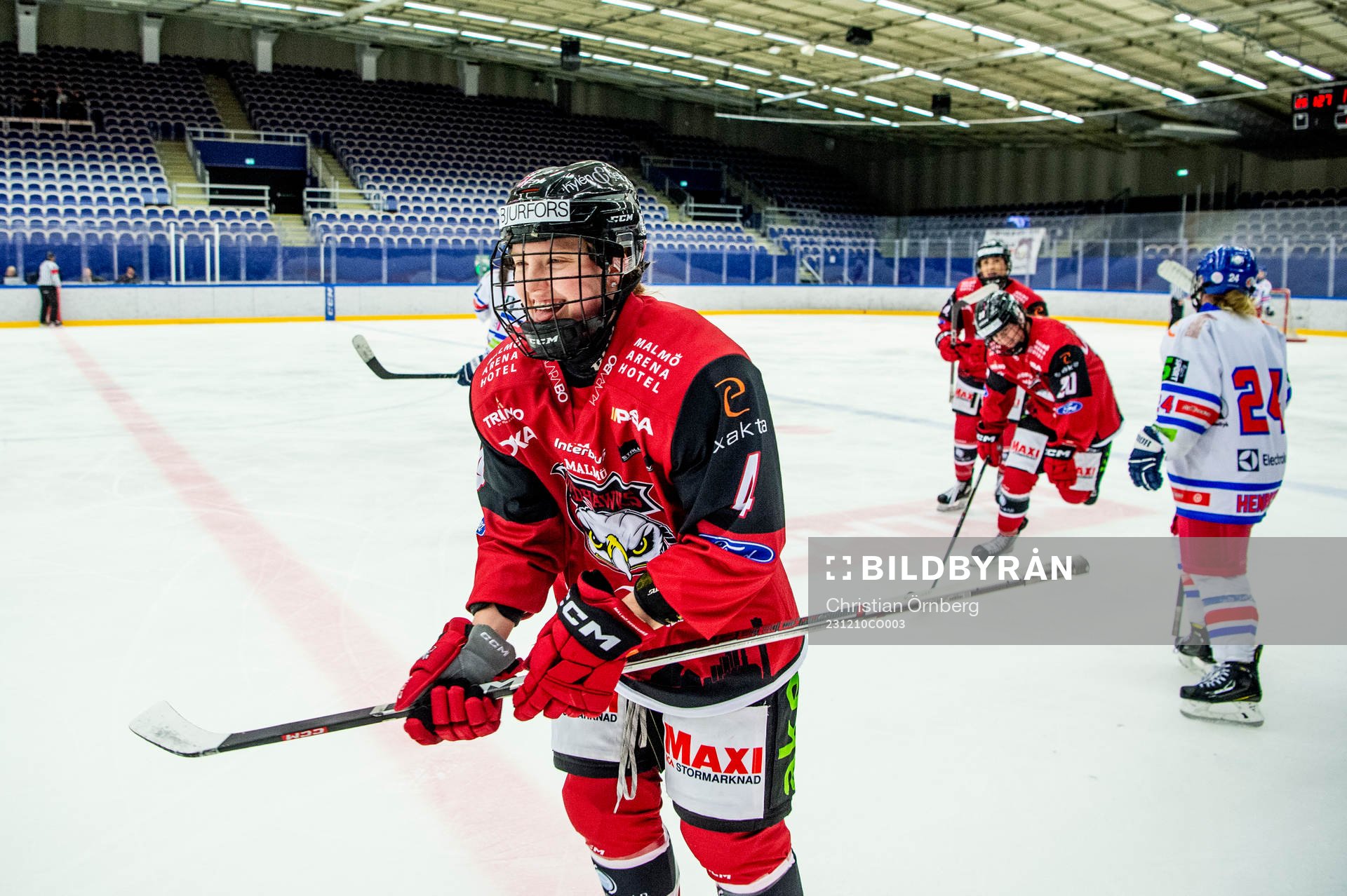 Malmö Redhawks Siobhan Birch jublar