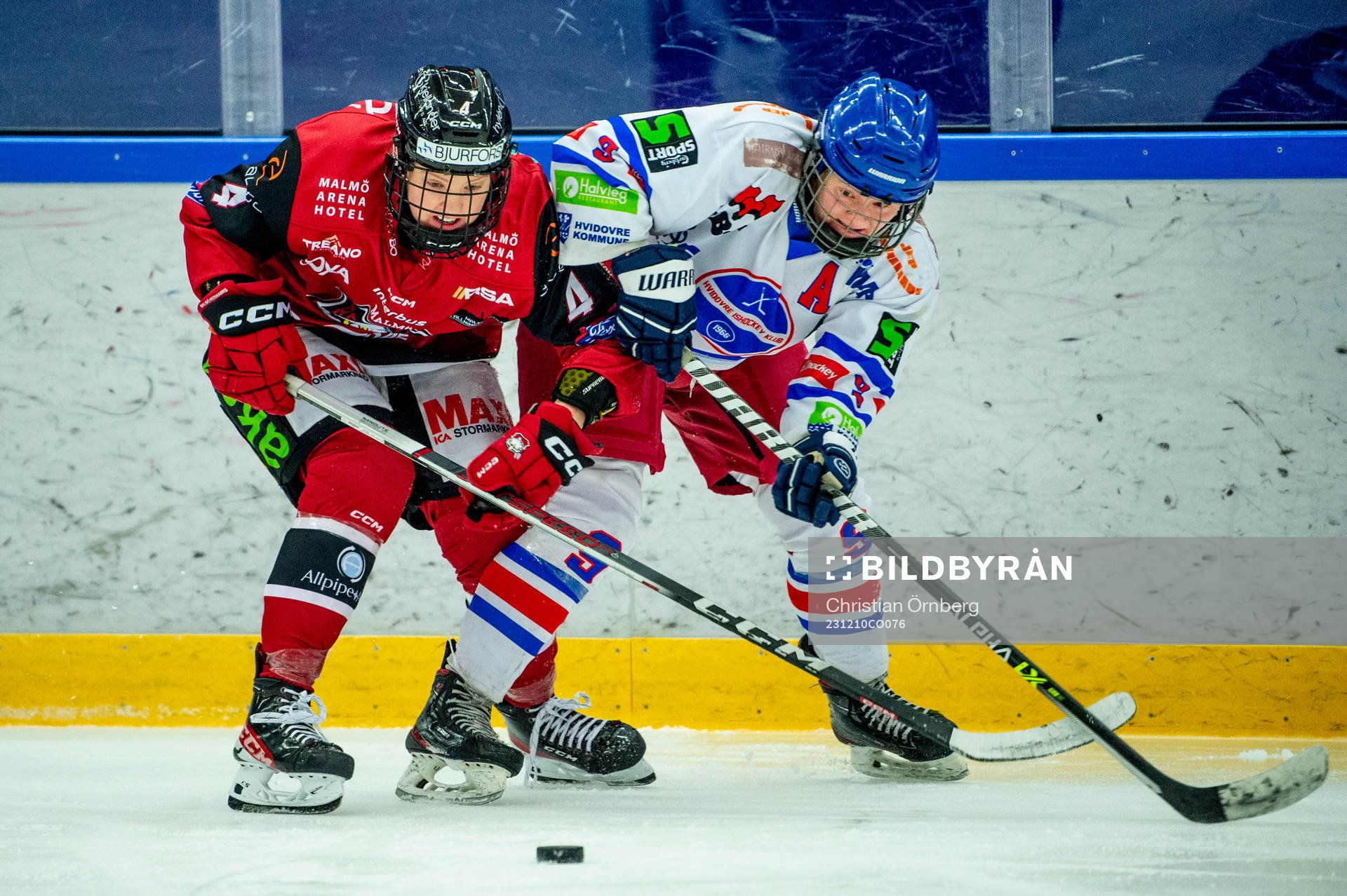 Malmö Redhawks Siobhan Birch mot Hvidovres Line Sofie Ernst