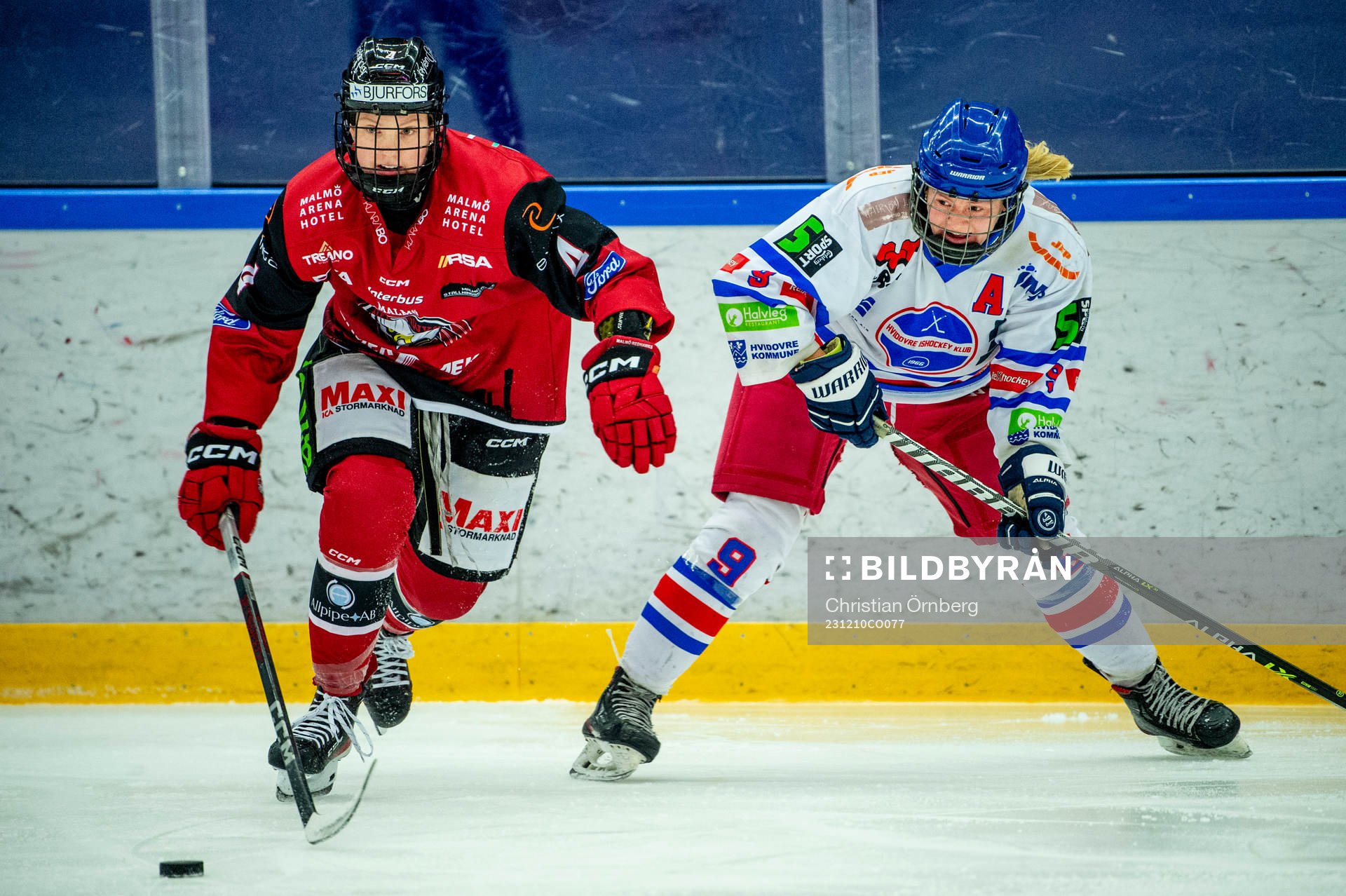 Malmö Redhawks Siobhan Birch mot Hvidovres Line Sofie Ernst