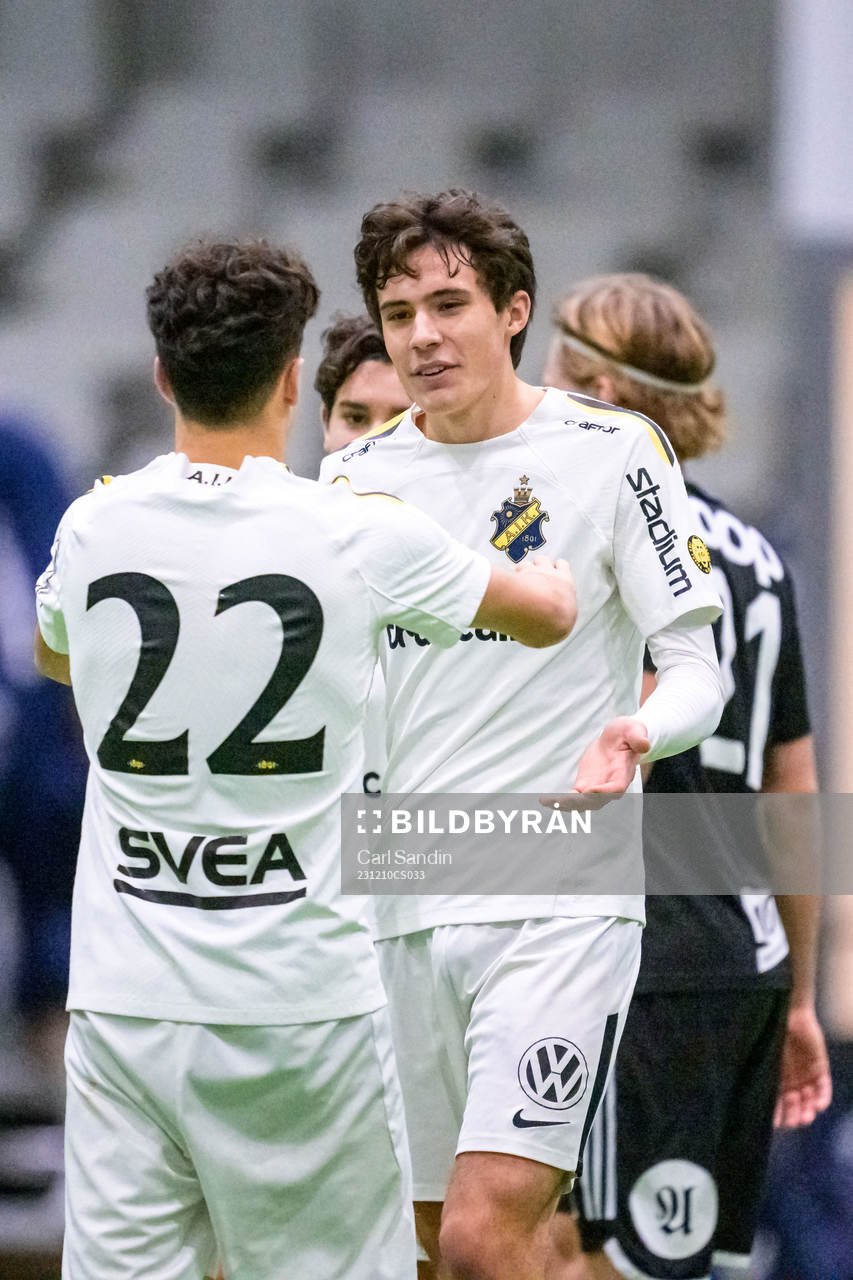 AIKs Linus Järeteg jublar