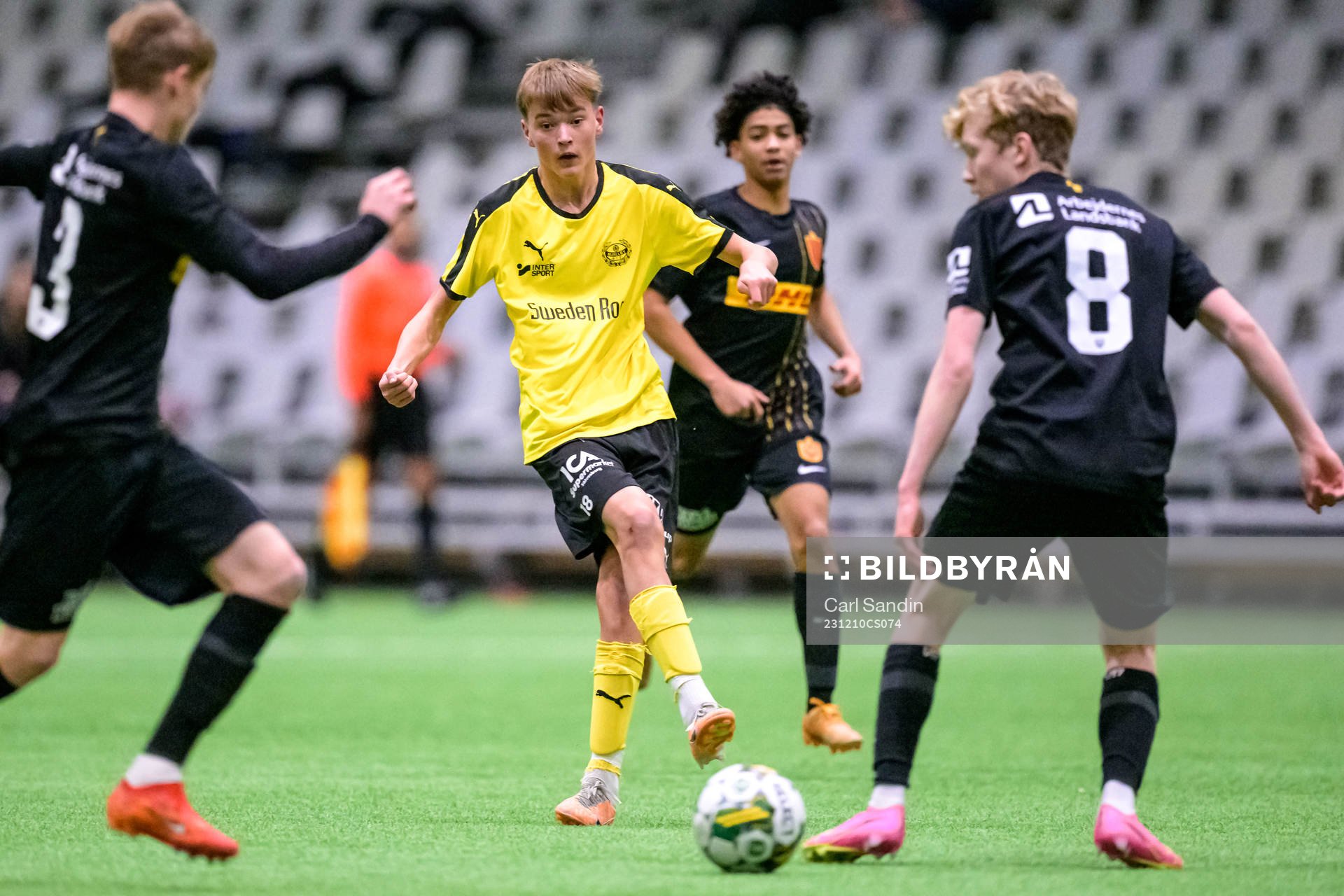 Mjällbys Olle Lindberg under fotbollsmatchen i Skandinaviska Mästerskapen mellan Mjällby och Nordsjälland den 10 december 2023 i Borås.