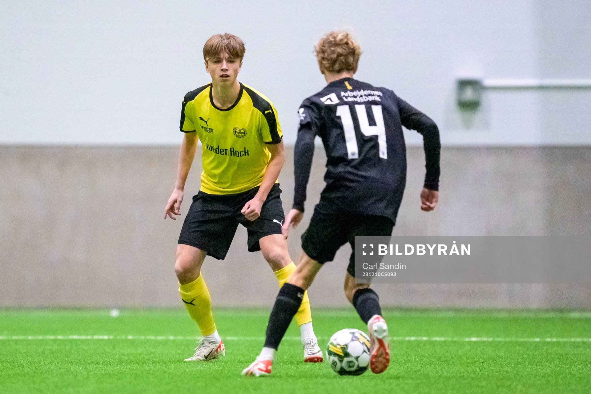 Mjällbys Wiliam Björklund under fotbollsmatchen i Skandinaviska Mästerskapen mellan Mjällby och Nordsjälland den 10 december 2023 i Borås.