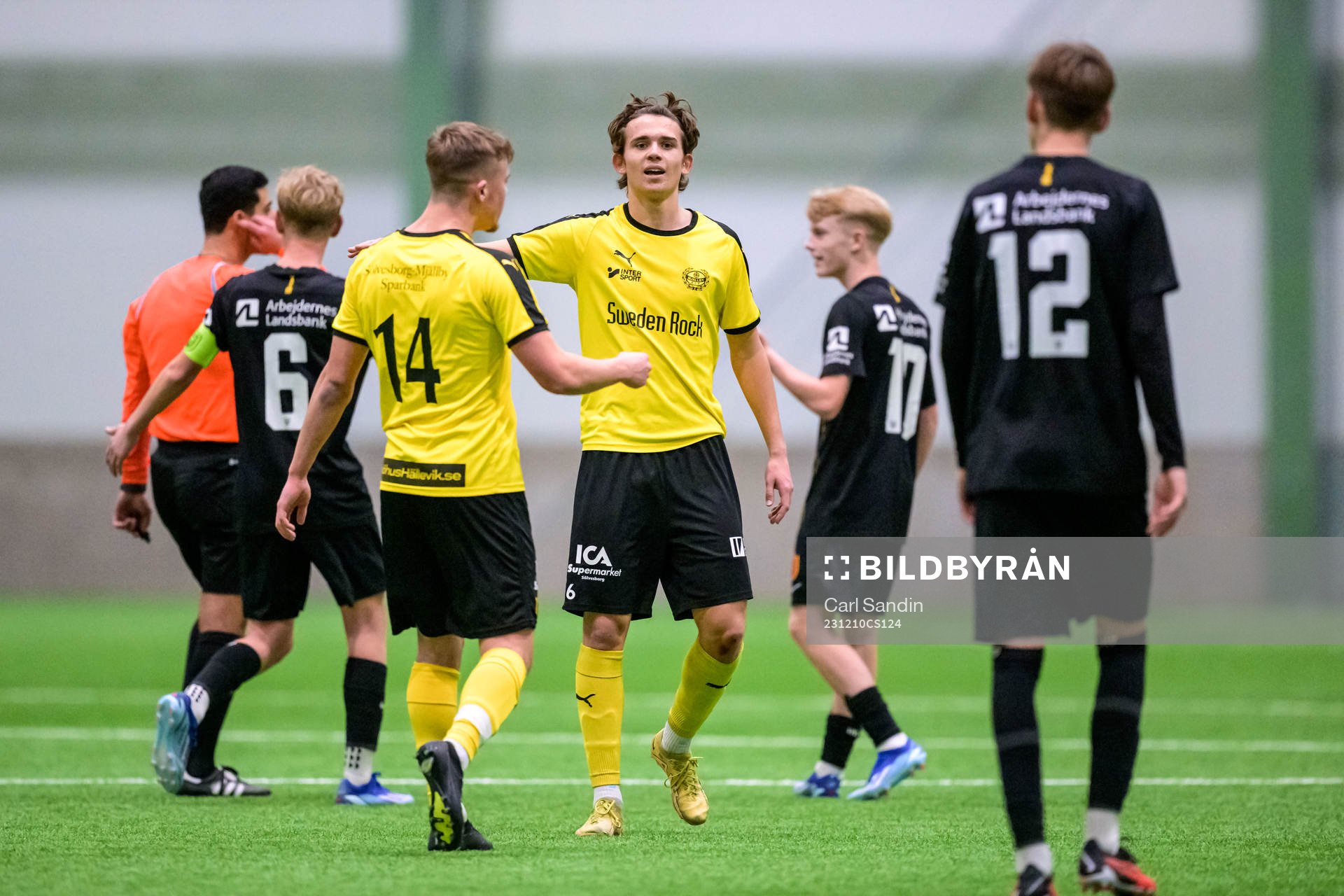 Mjällbys Filip Persson jublar