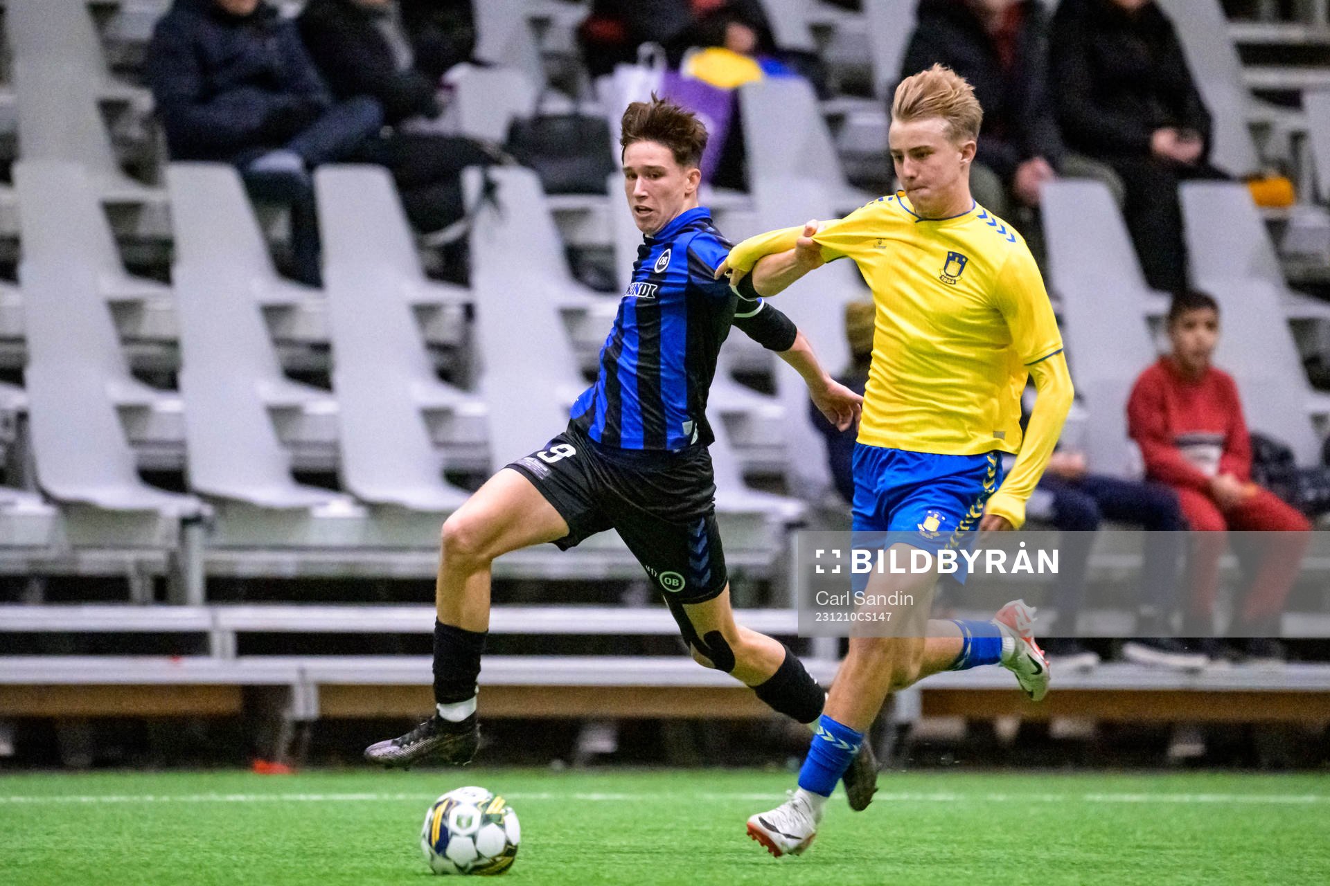 Odenses Lasse Andersen och Bröndbys Philip Søndergaard