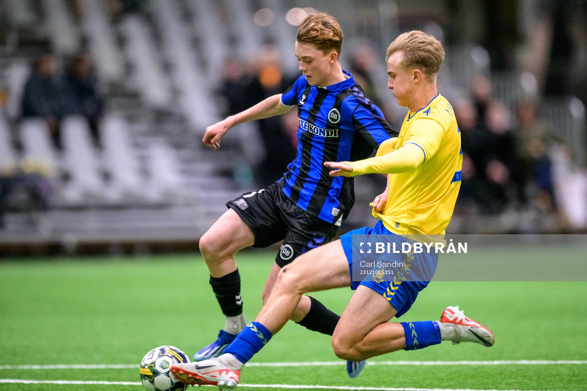 Odenses Hjalte Boe och Bröndbys Philip Søndergaard
