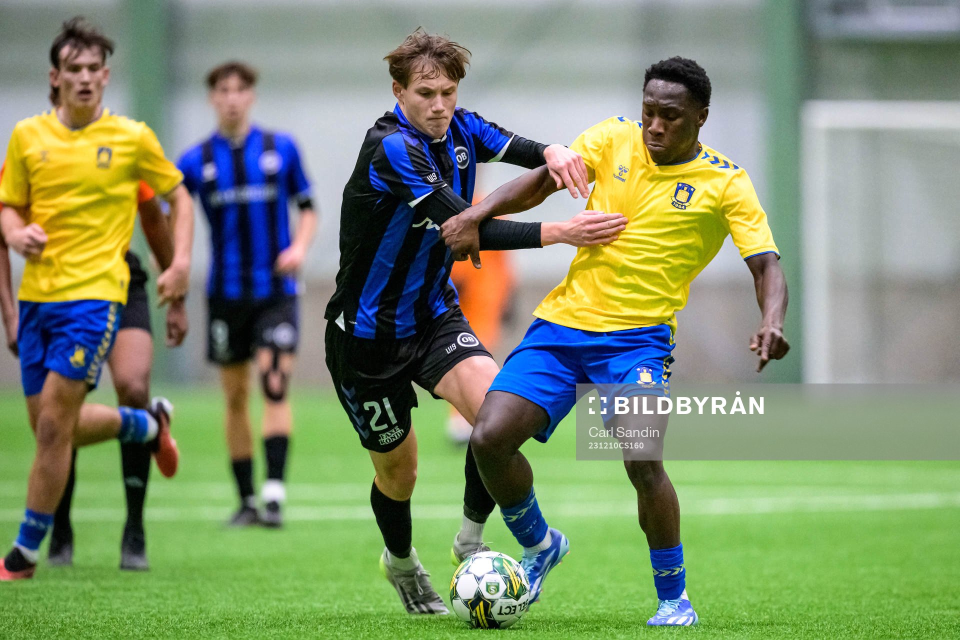 Odenses Vitus Friis och Bröndbys Jonathan Agyekum