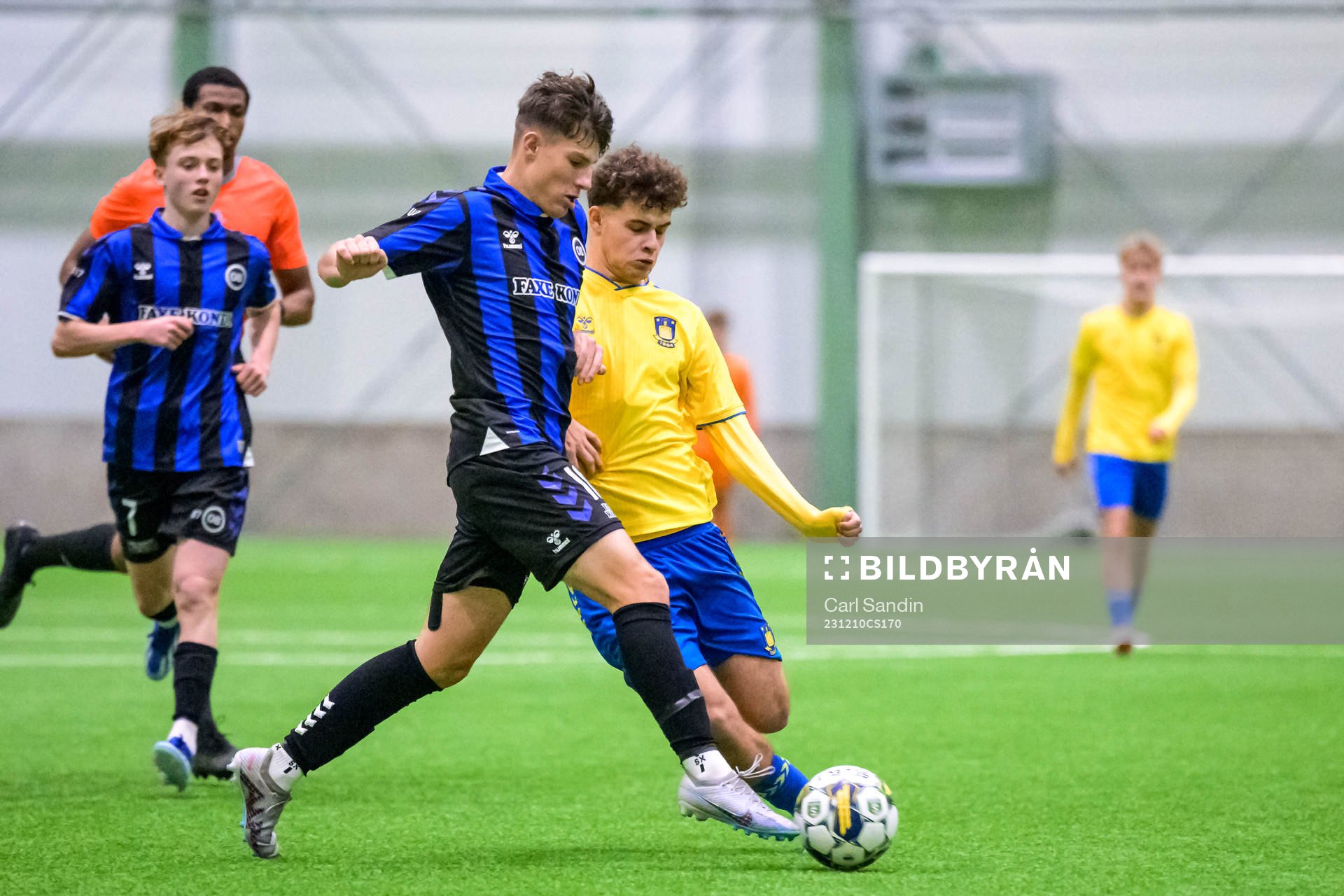 Odenses Magnus Andersen och Bröndbys André Escobar