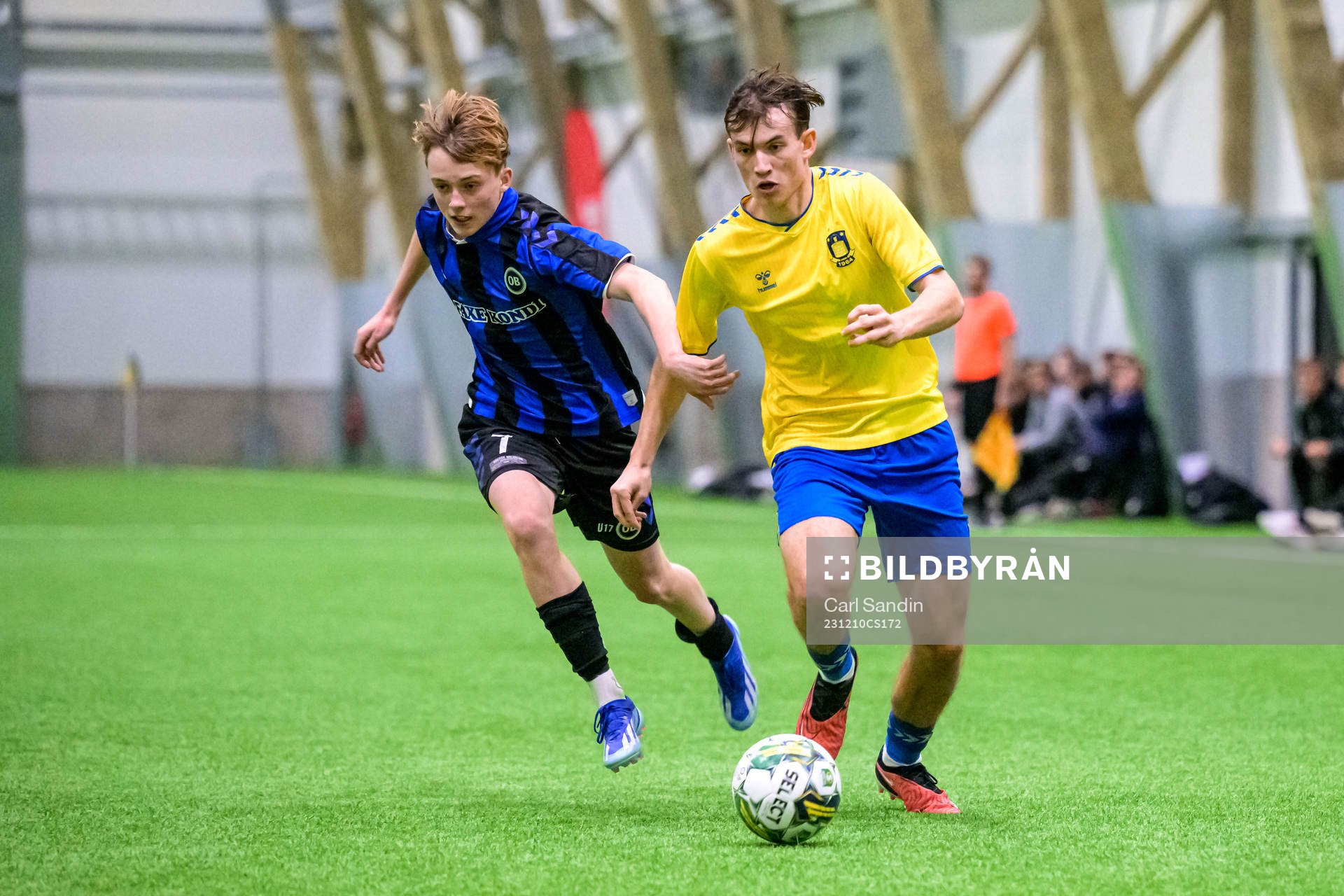 Odenses Hjalte Boe och Bröndbys Adam Claridge