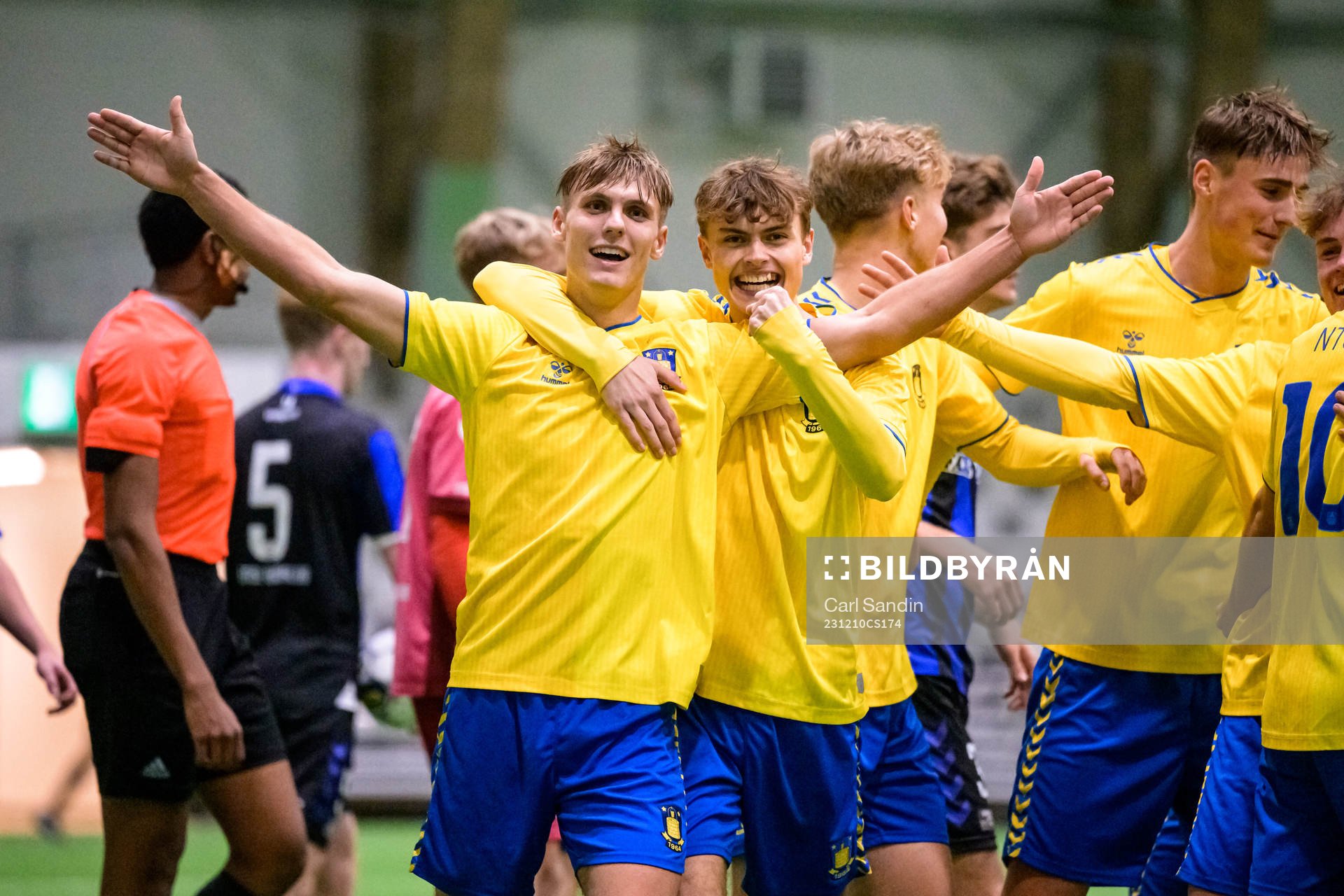 Bröndbys Lukas Larsen jublar