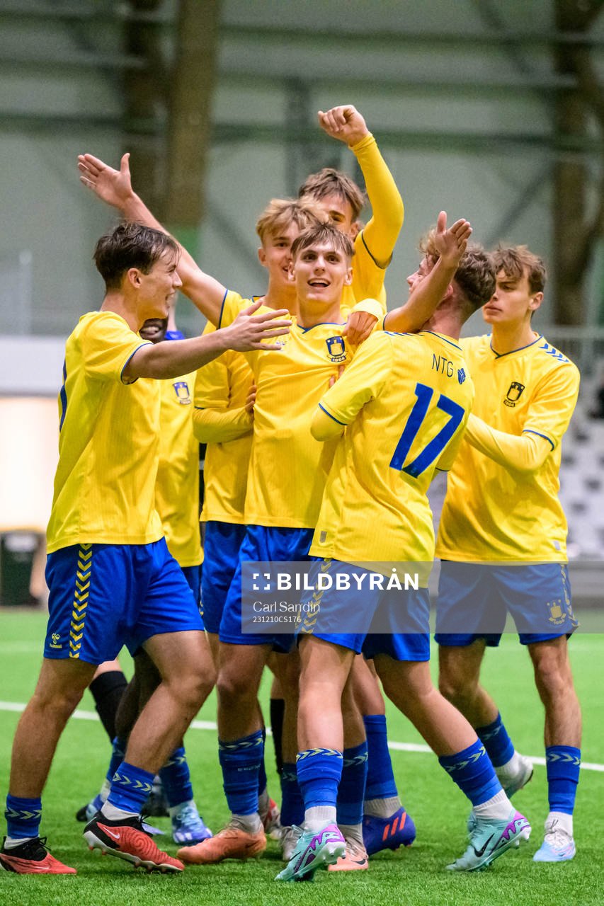 Bröndbys Lukas Larsen jublar